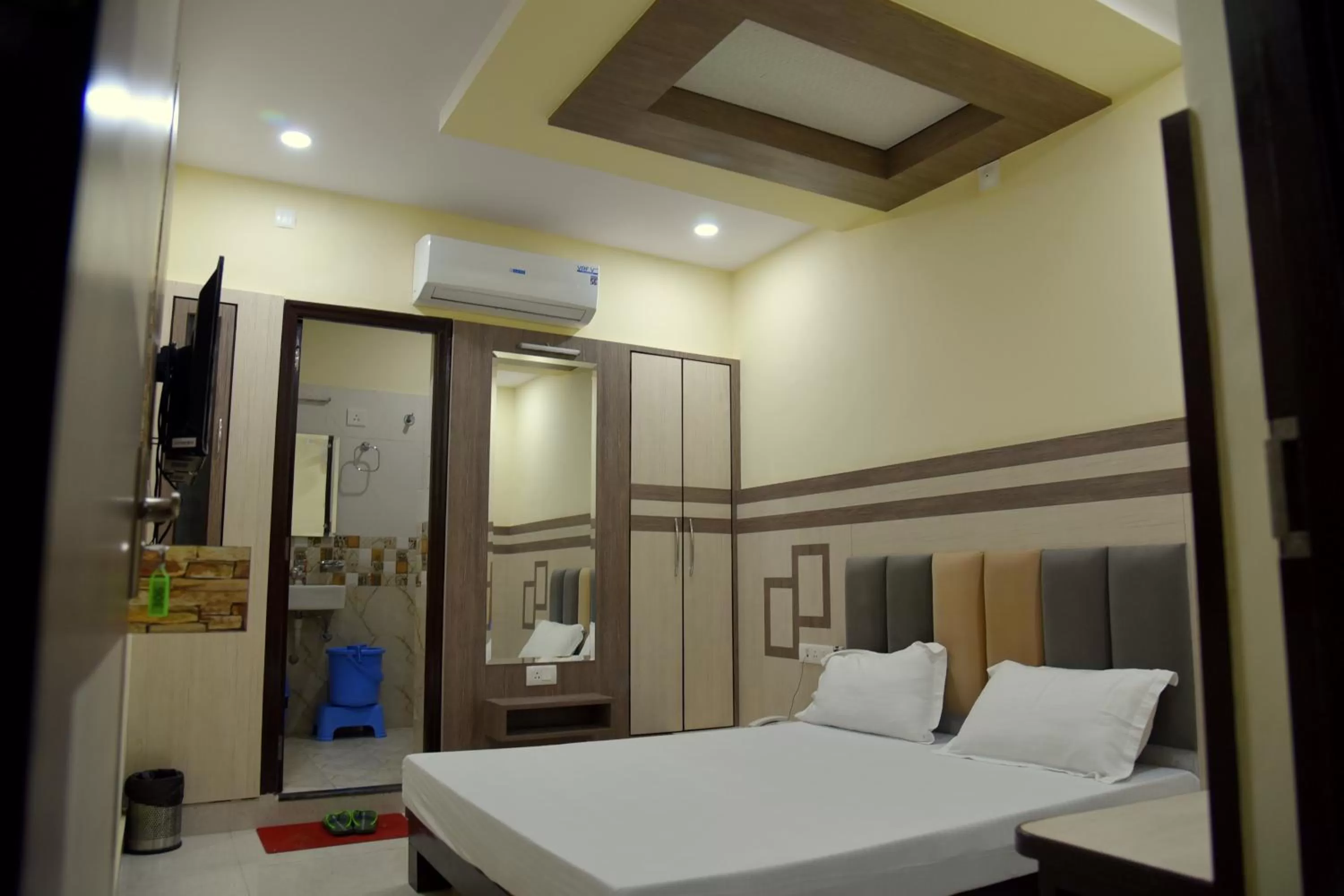 Bedroom, Bed in Hotel Shri Gourav