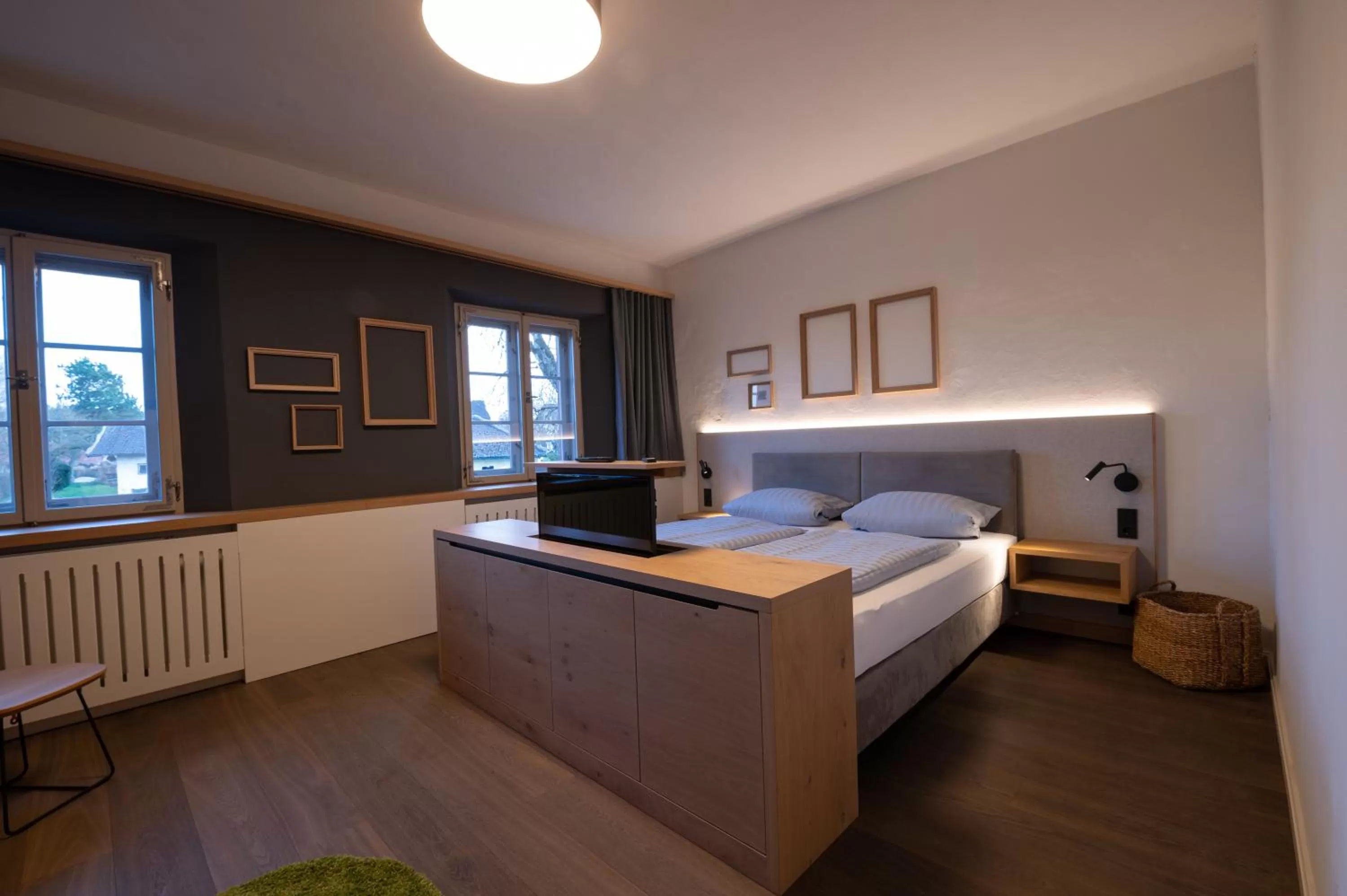 Photo of the whole room, Bed in LANDHOTEL ALTE ZOLLSTATION- Historical Building