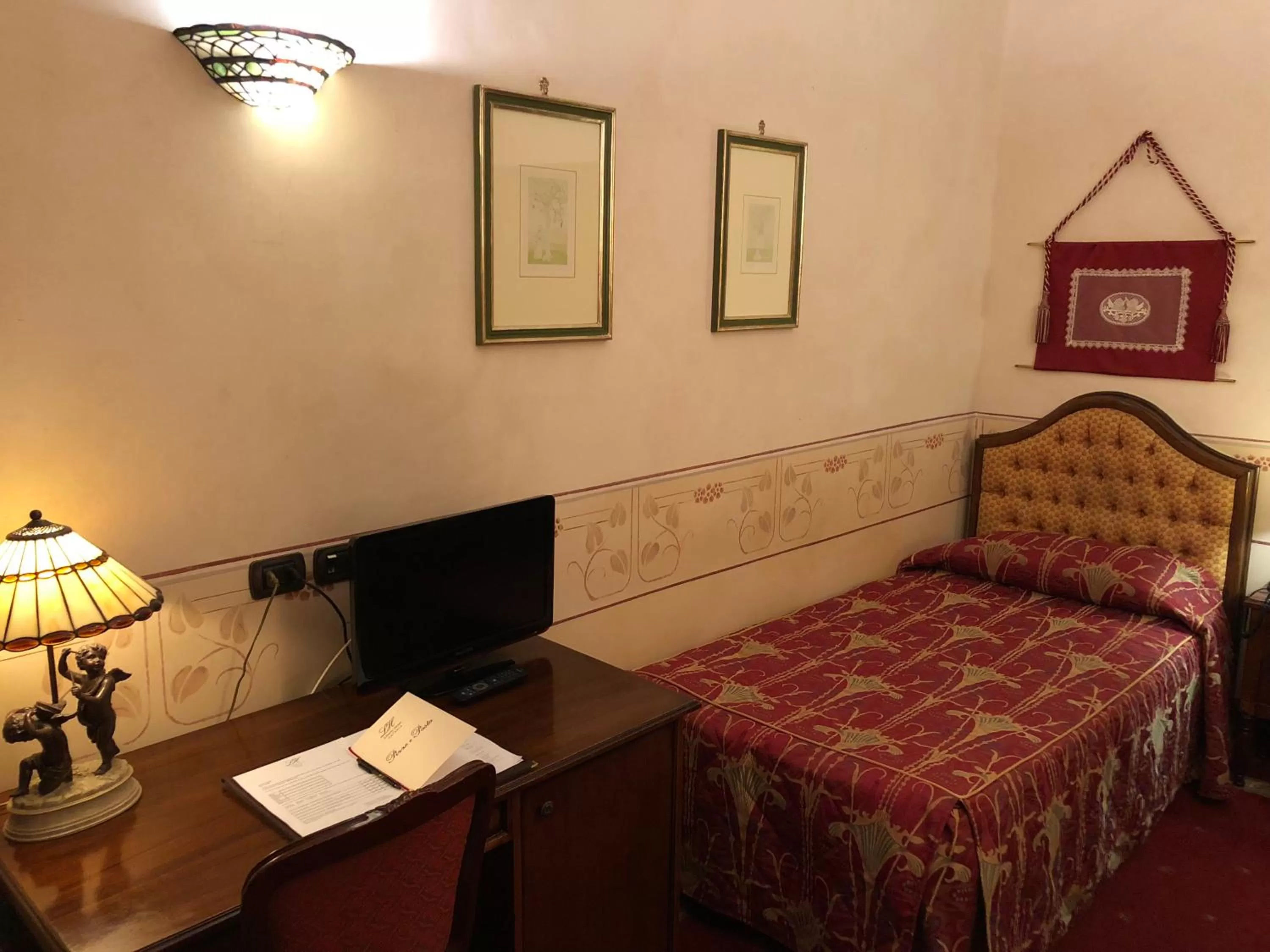 Bedroom, Bed in Liberty Hotel