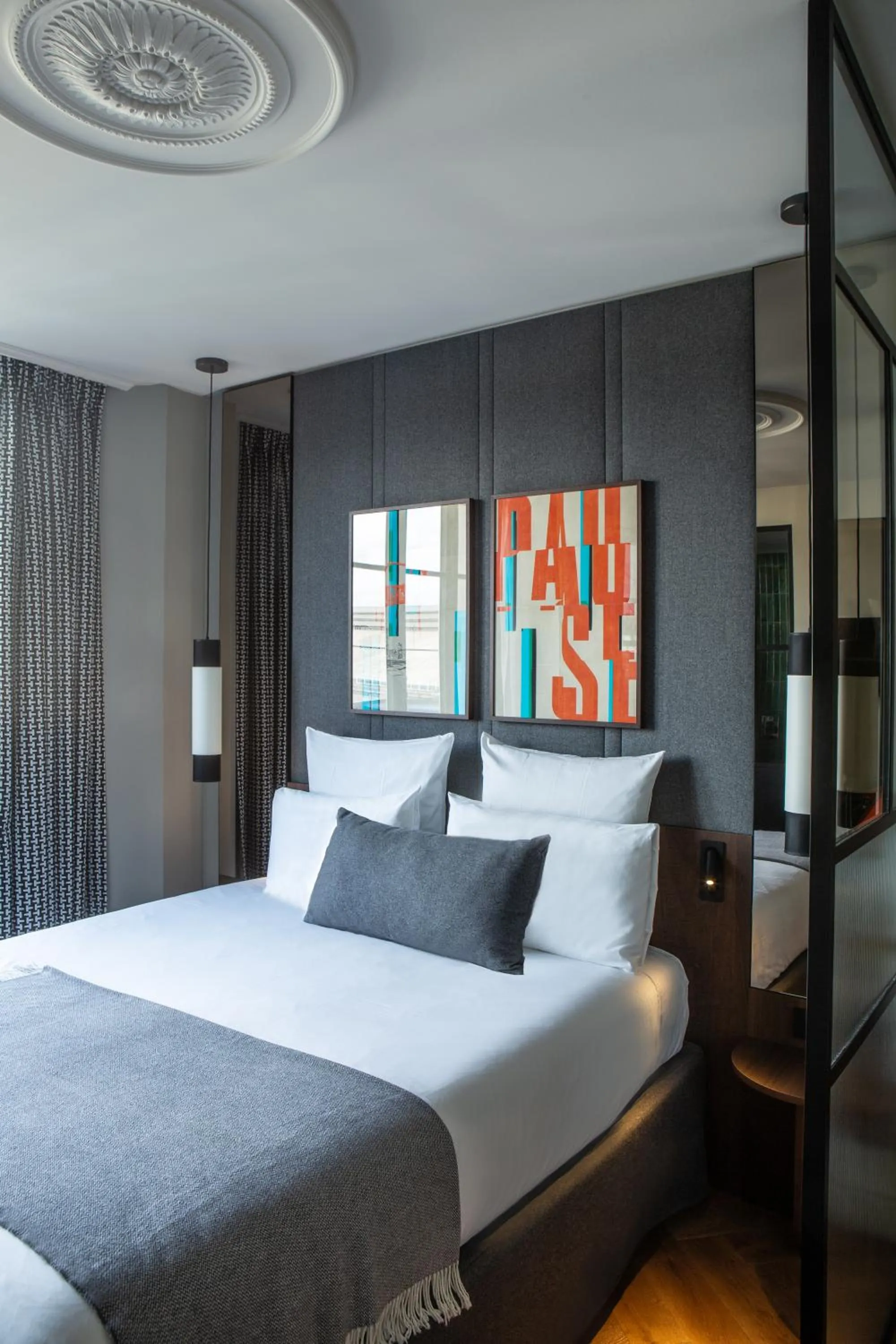 Bed in Hotel Flanelles Paris