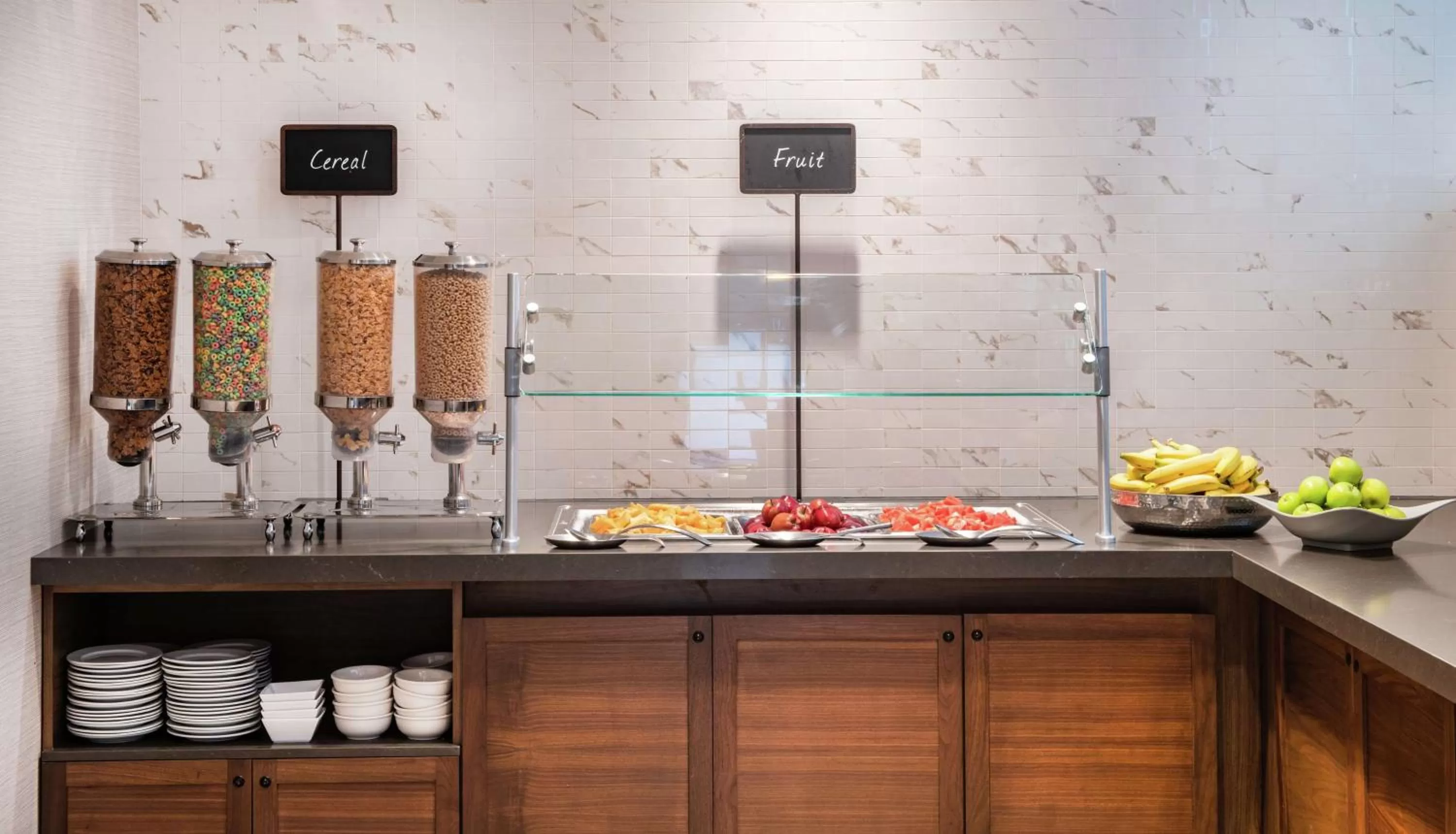 Dining area in Embassy Suites by Hilton Walnut Creek