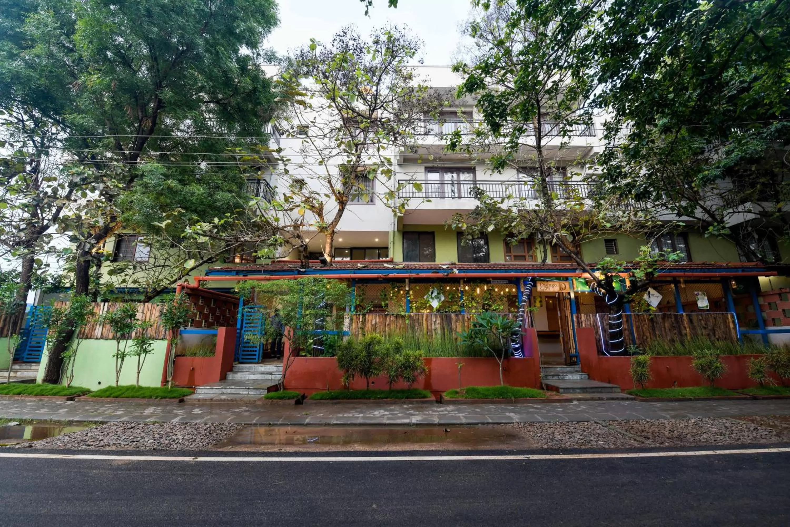 Property building in SAFARI QUEST