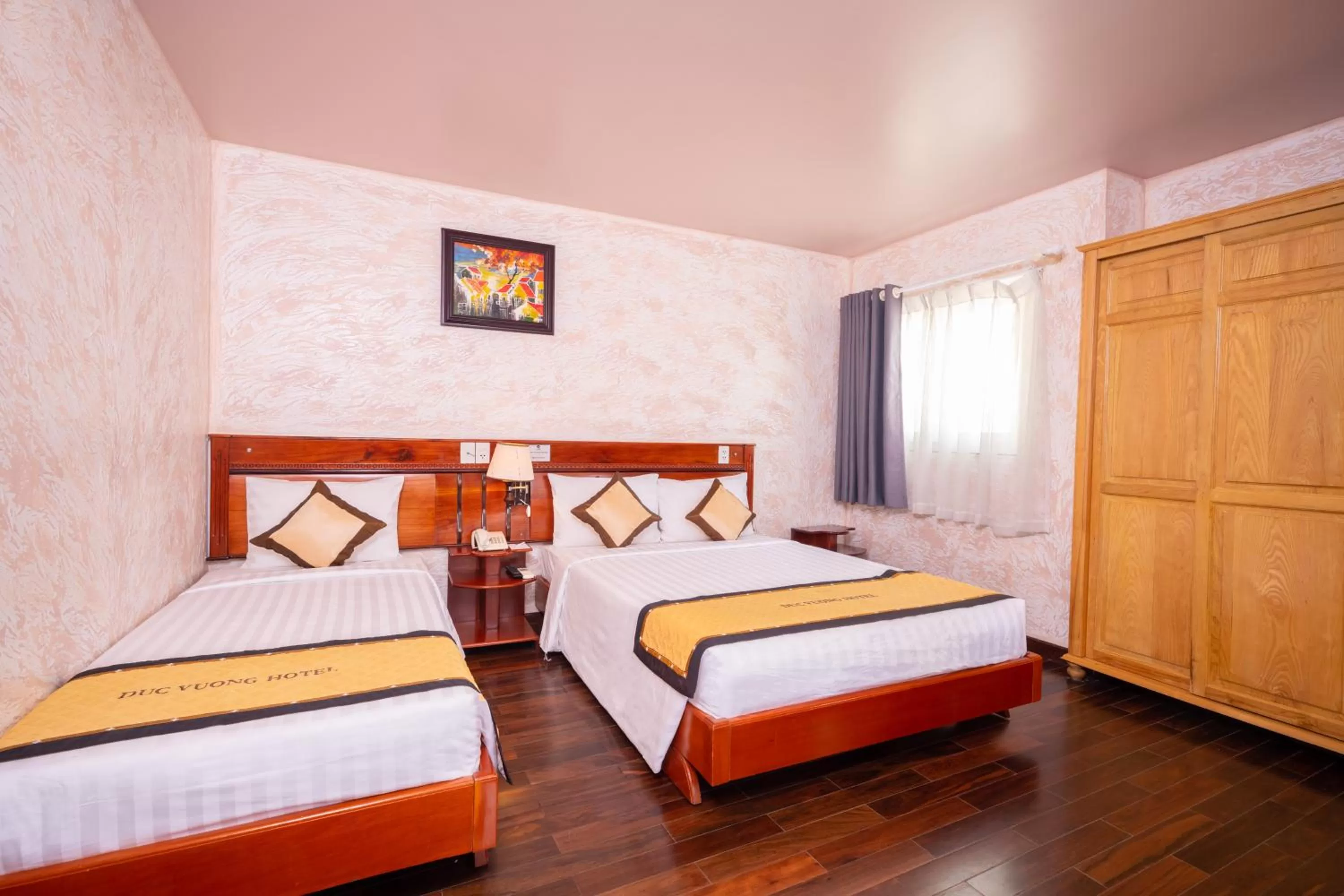 Bed in Duc Vuong Saigon Hotel - Bui Vien