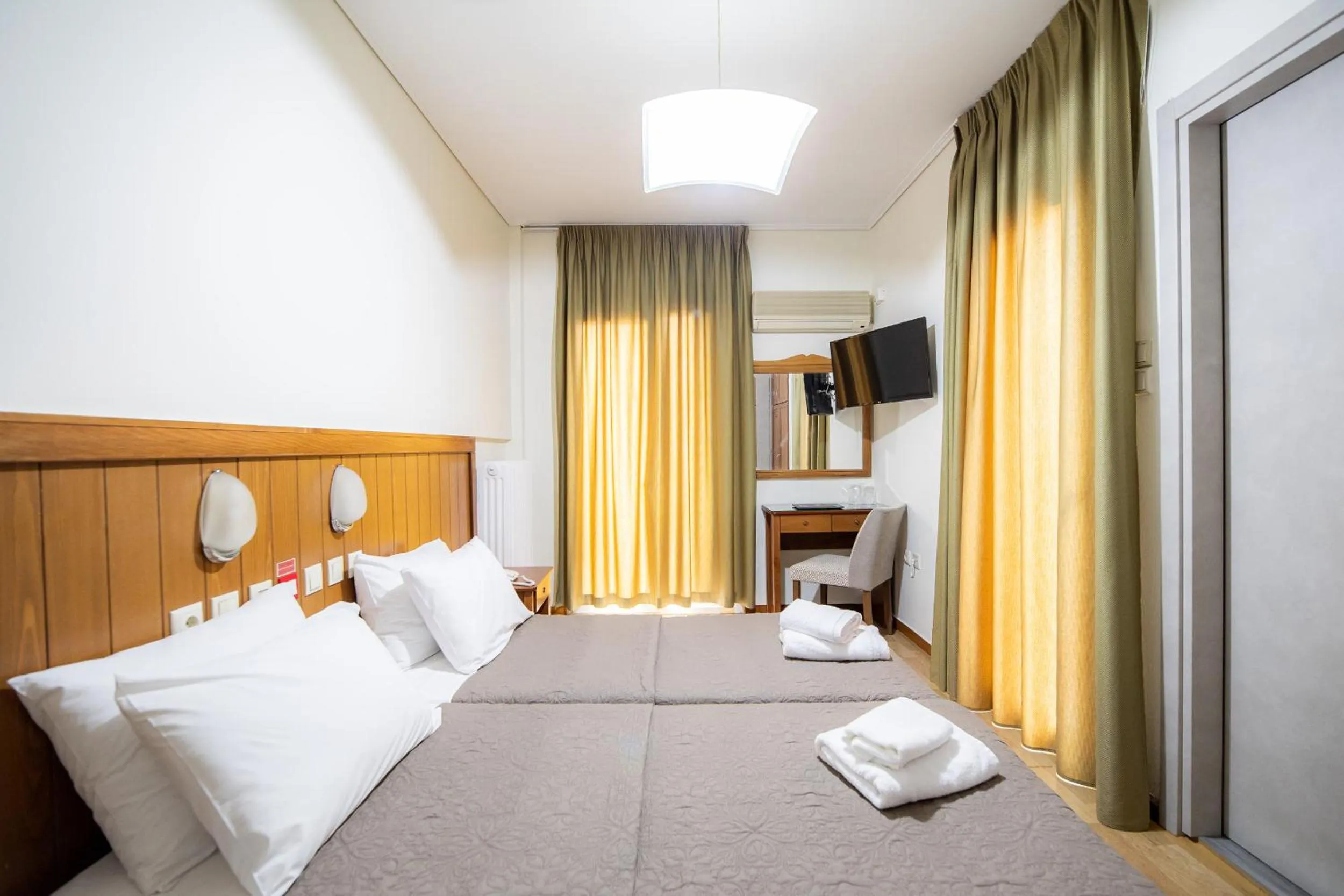 Bedroom, Bed in Hotel Philippos