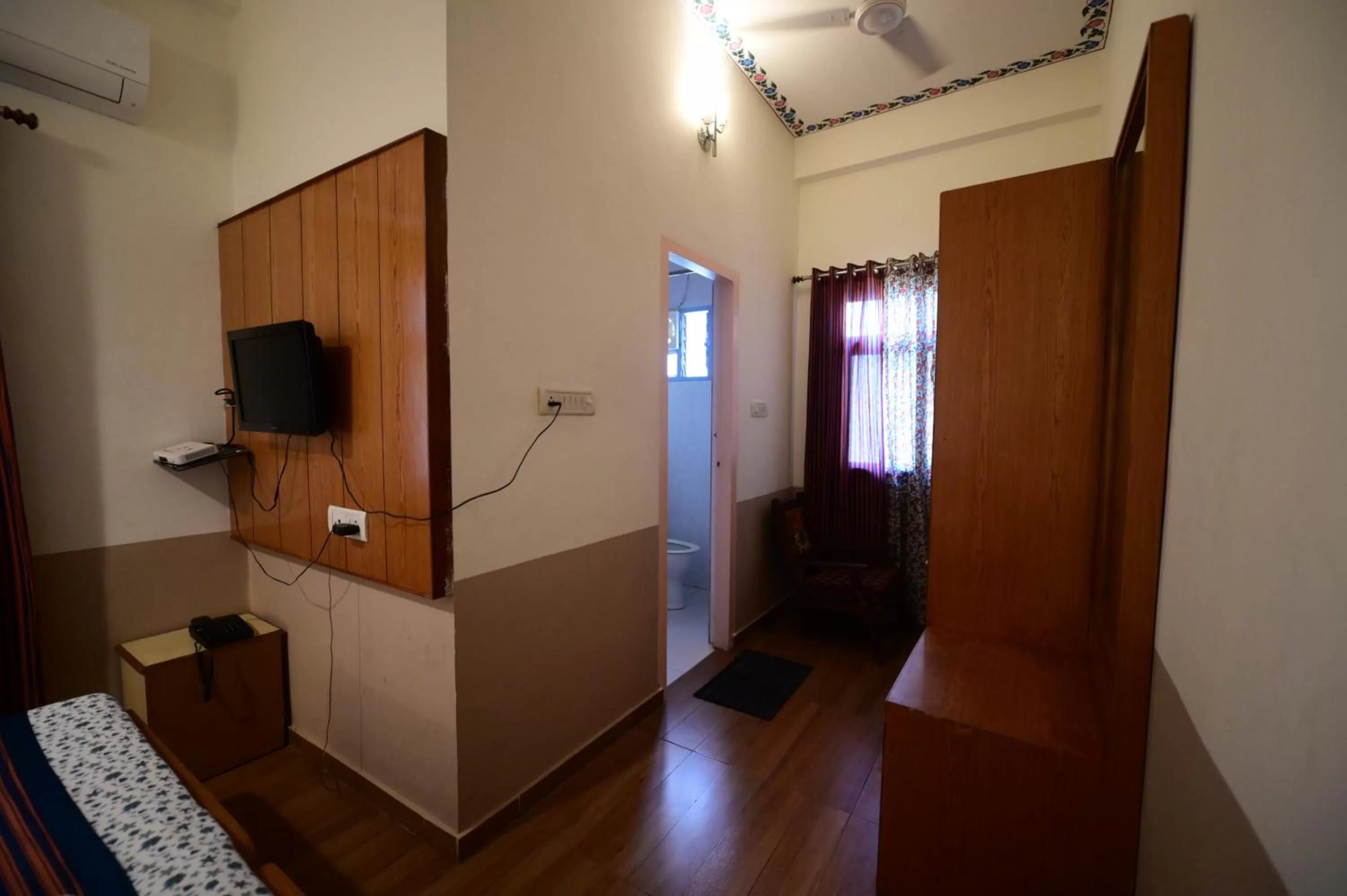 TV and multimedia in Chitra Katha - A Story Per Stay