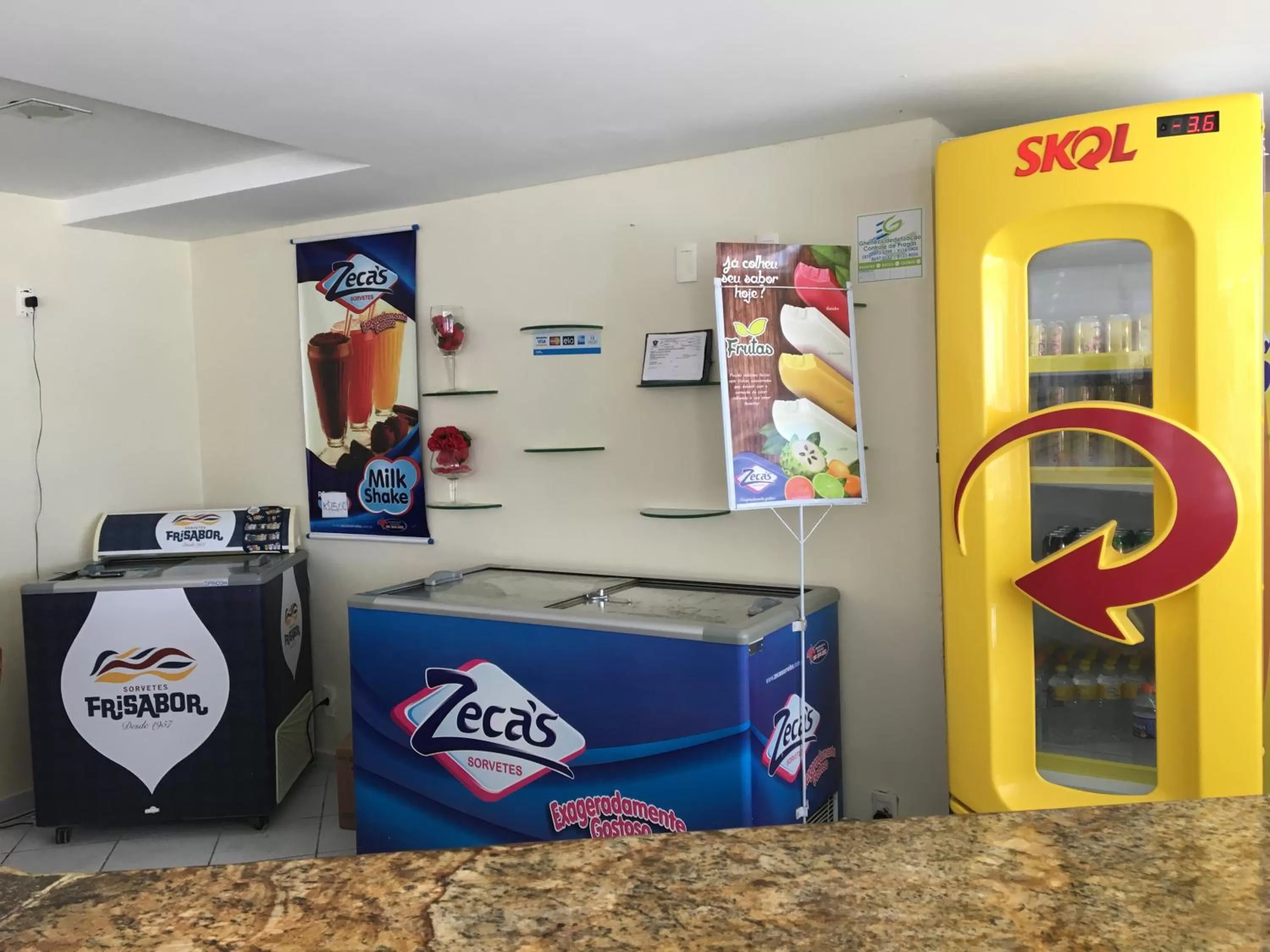 Food and drinks in Praia dos Carneiros apart beira-mar