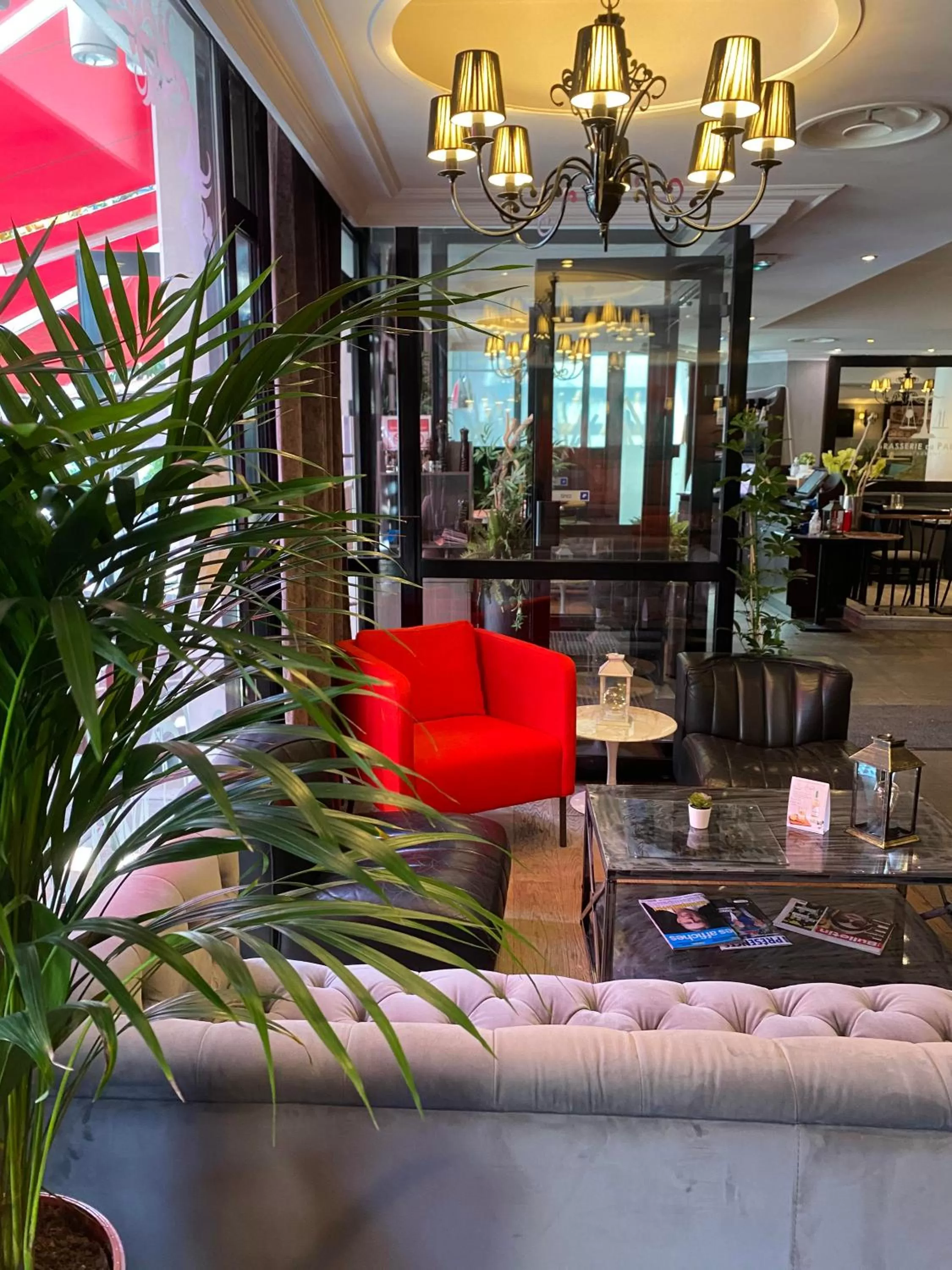 Restaurant/places to eat in Hotel Europole