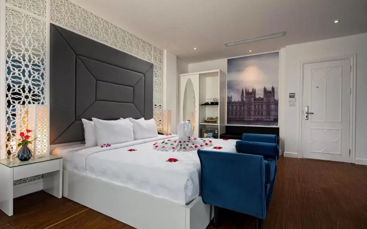 Honeymoon Suite with Lake View in Victor Metropolis Hanoi Hotel & Rooftop Bar Honeymoon Suite with Lake View in Victor Metropolis Hanoi Hotel & Rooftop Bar