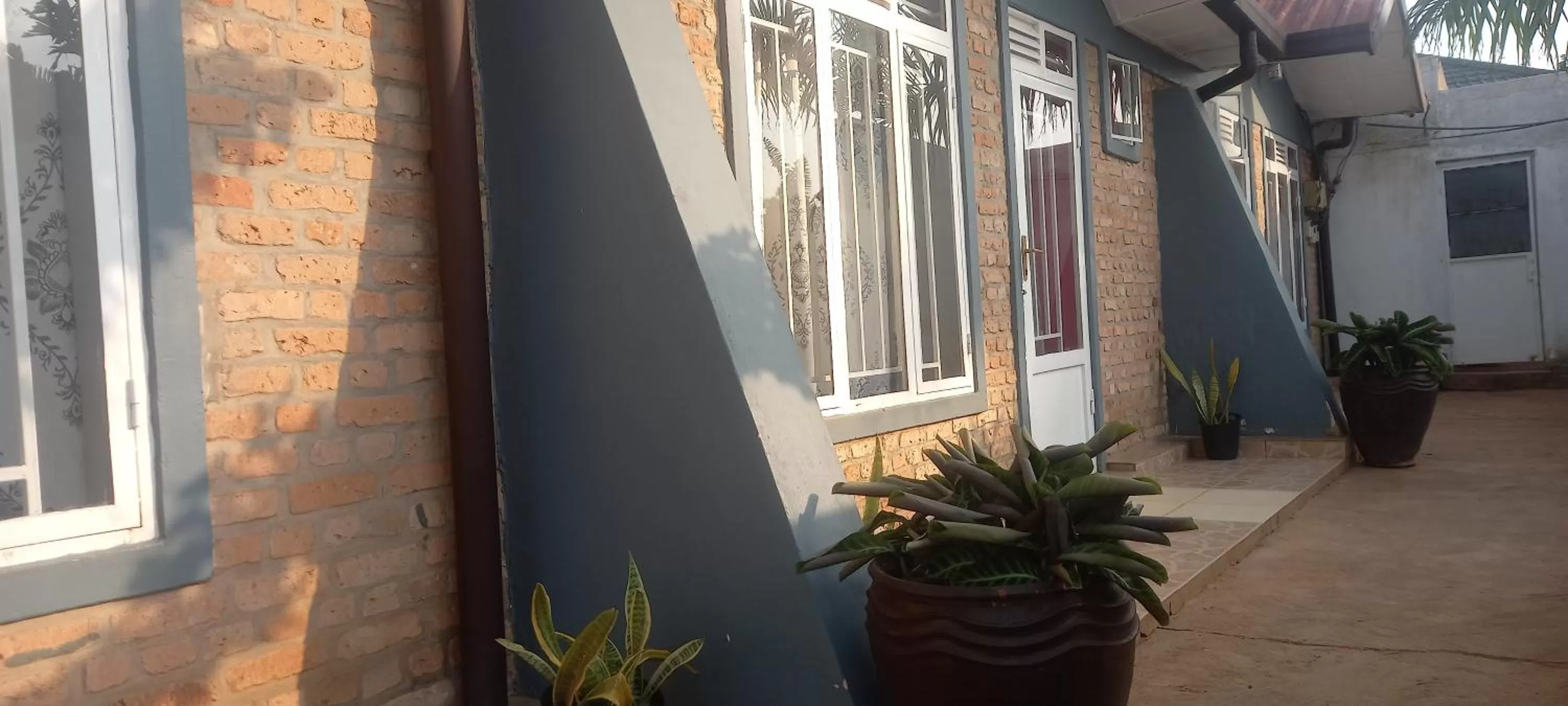 Tommy's Budget Rooms