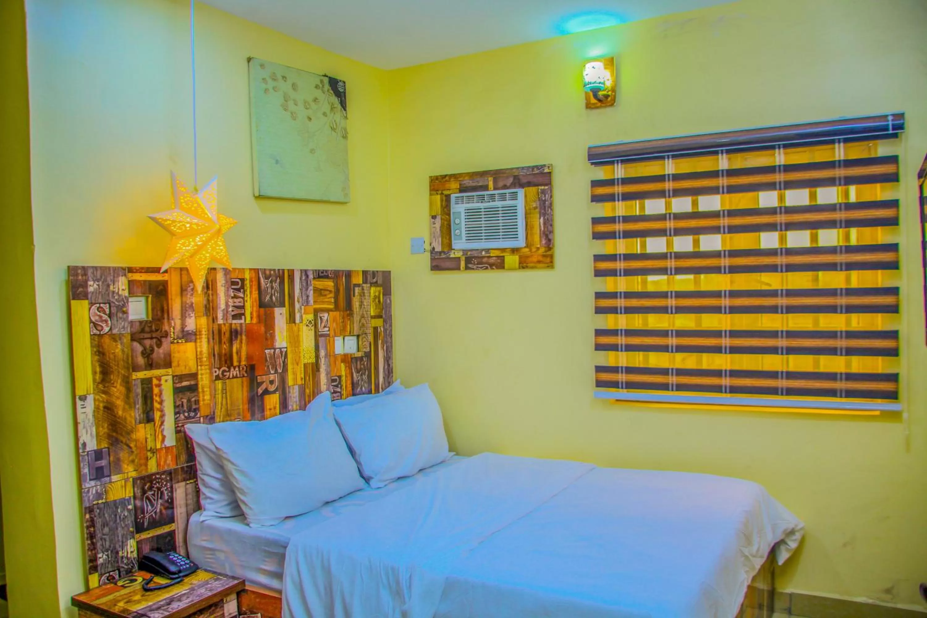 Bedroom, Bed in ONTARIO SUITES