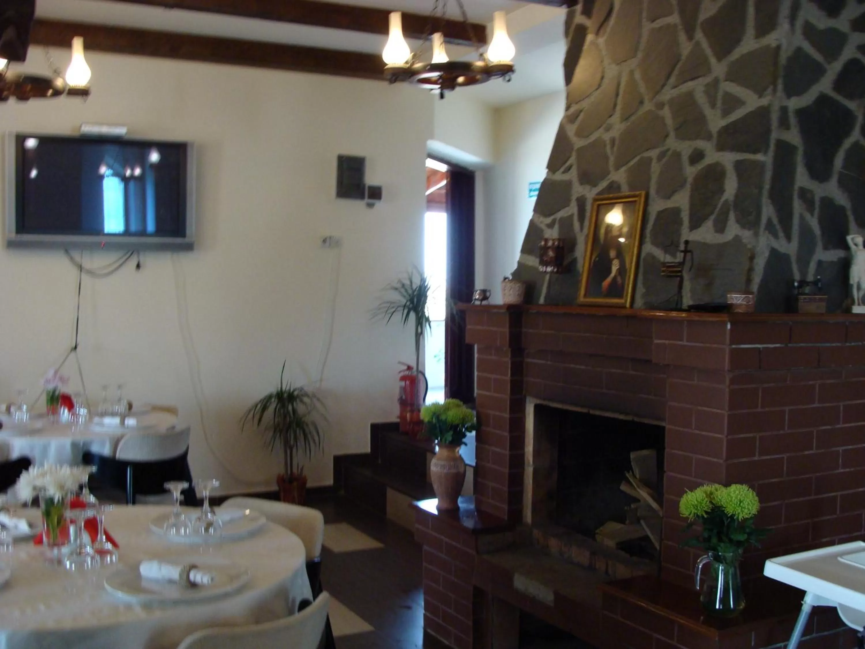 Restaurant/places to eat in Pensiunea Taverna Bucium