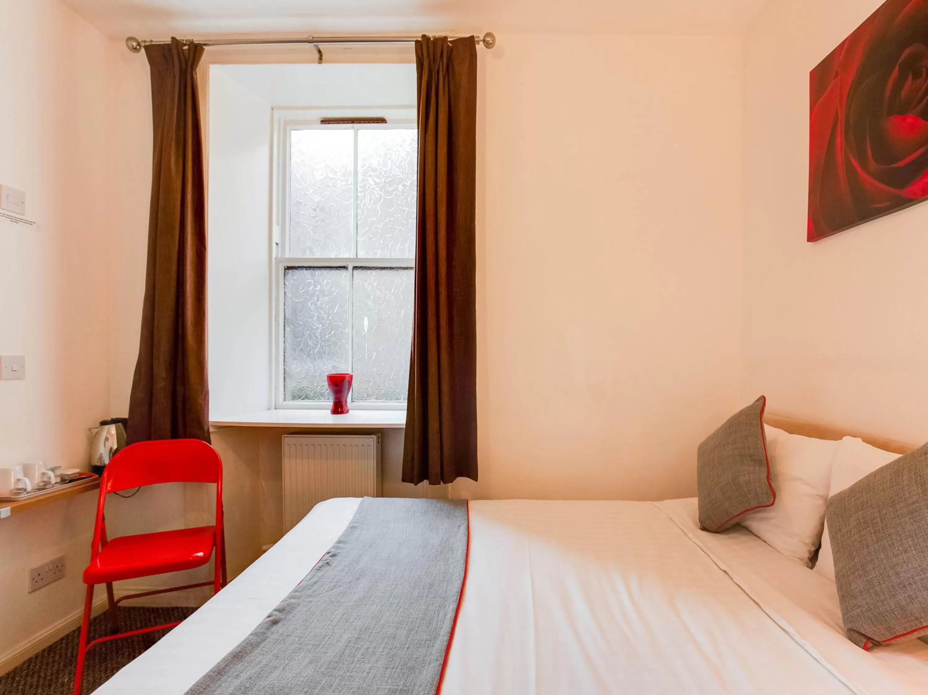 Bedroom, Bed in Lost Guest House Peterhead