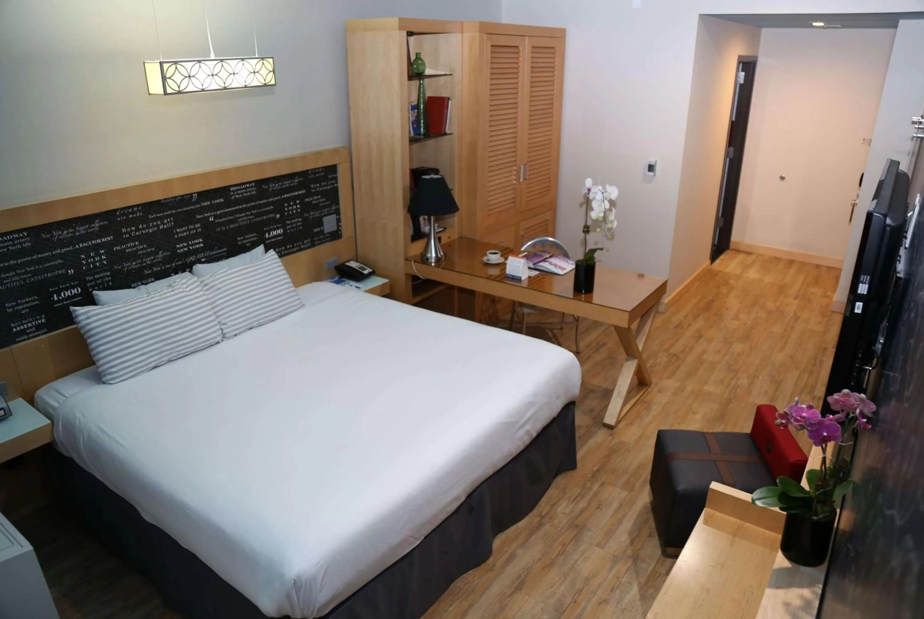 Photo of the whole room, Bed in TRYP by Wyndham New York City Times Square - Midtown