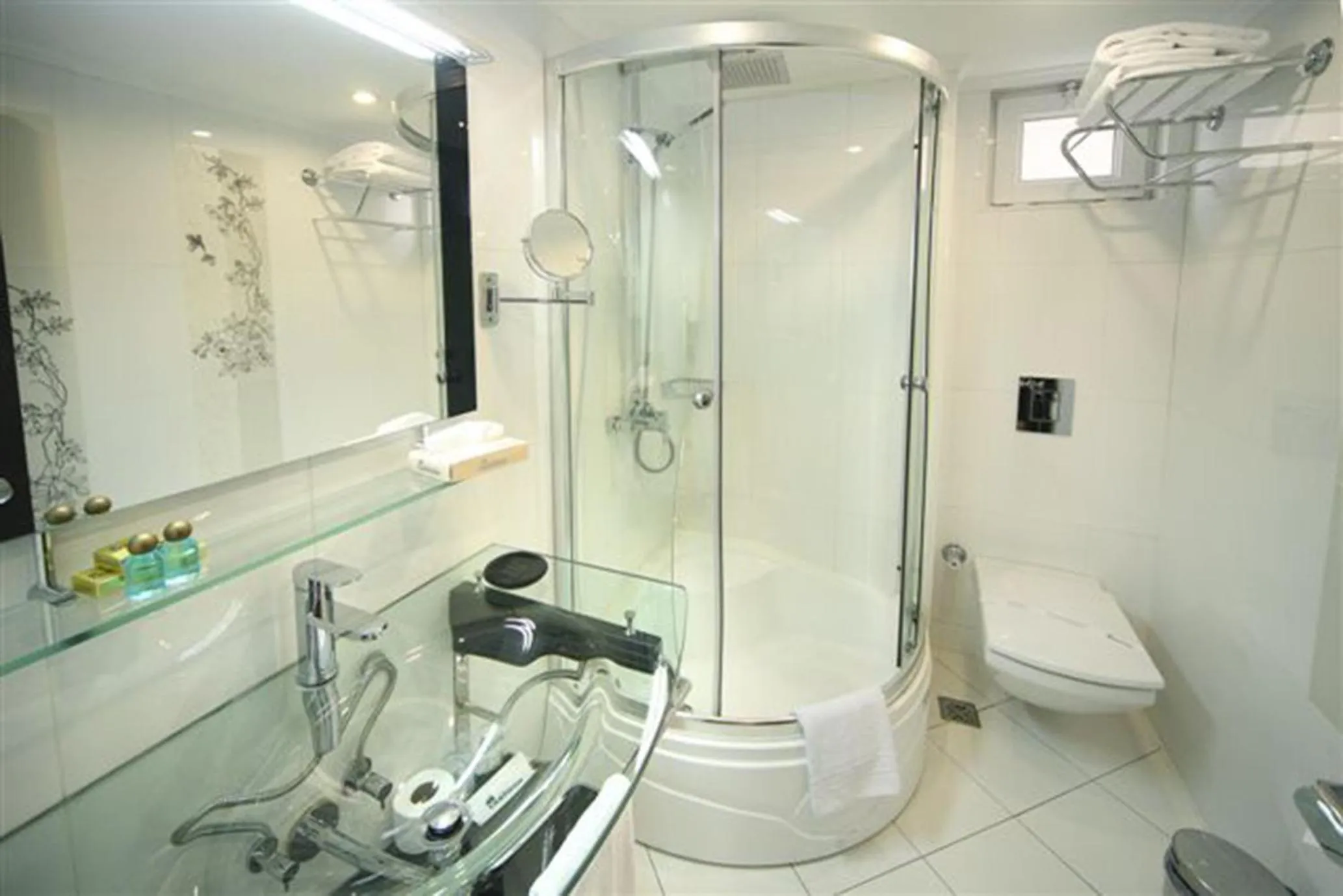 Shower in Cartoon Hotel