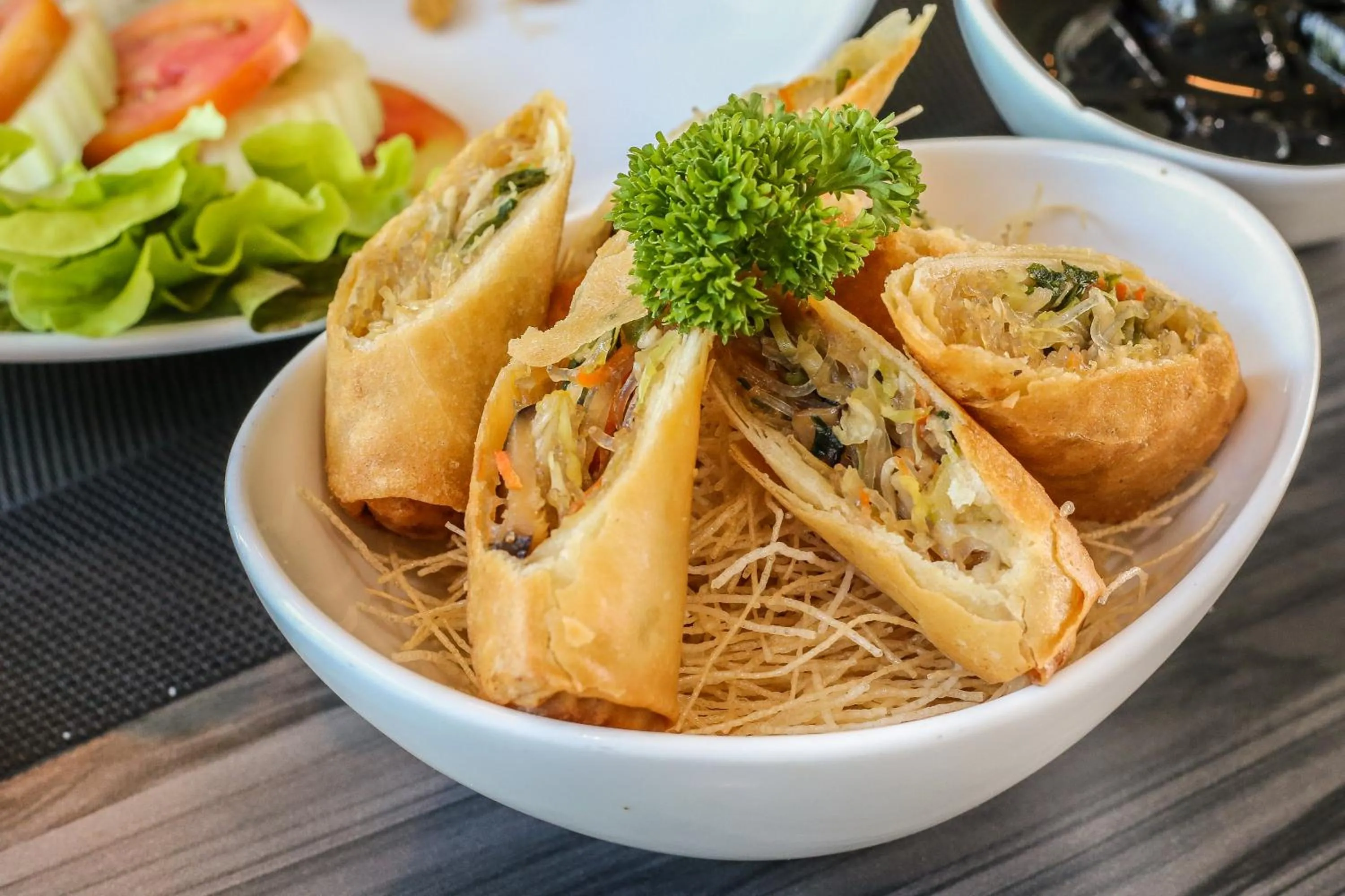 Restaurant/places to eat in Crystal Suites Suvarnbhumi Airport