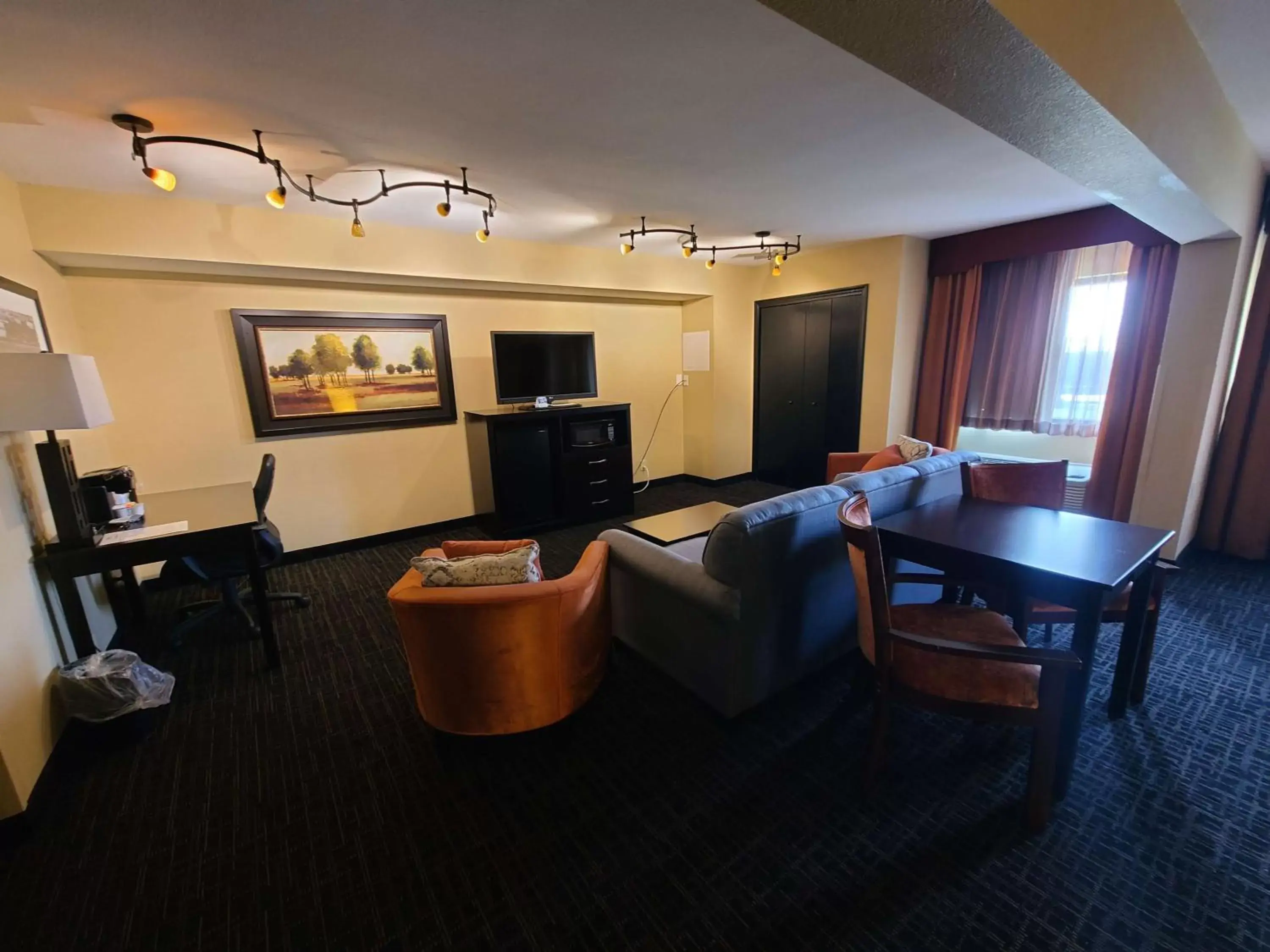 Queen Suite with Two Queen Beds - Smoking in Best Western Plus North Platte Inn & Suites Queen Suite with Two Queen Beds - Smoking in Best Western Plus North Platte Inn & Suites
