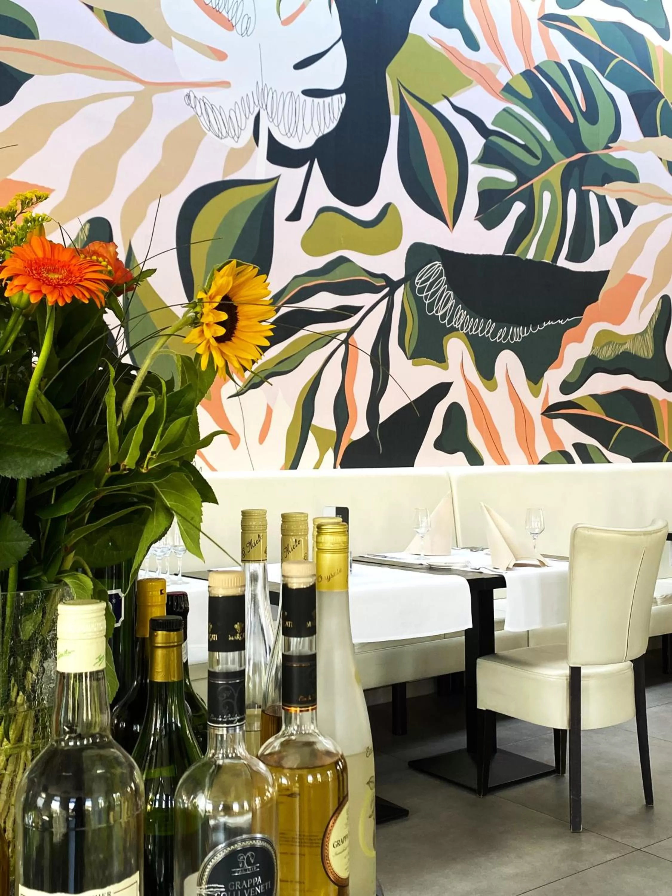 Restaurant/places to eat in Ibis Styles Charleroi Airport Aero 44