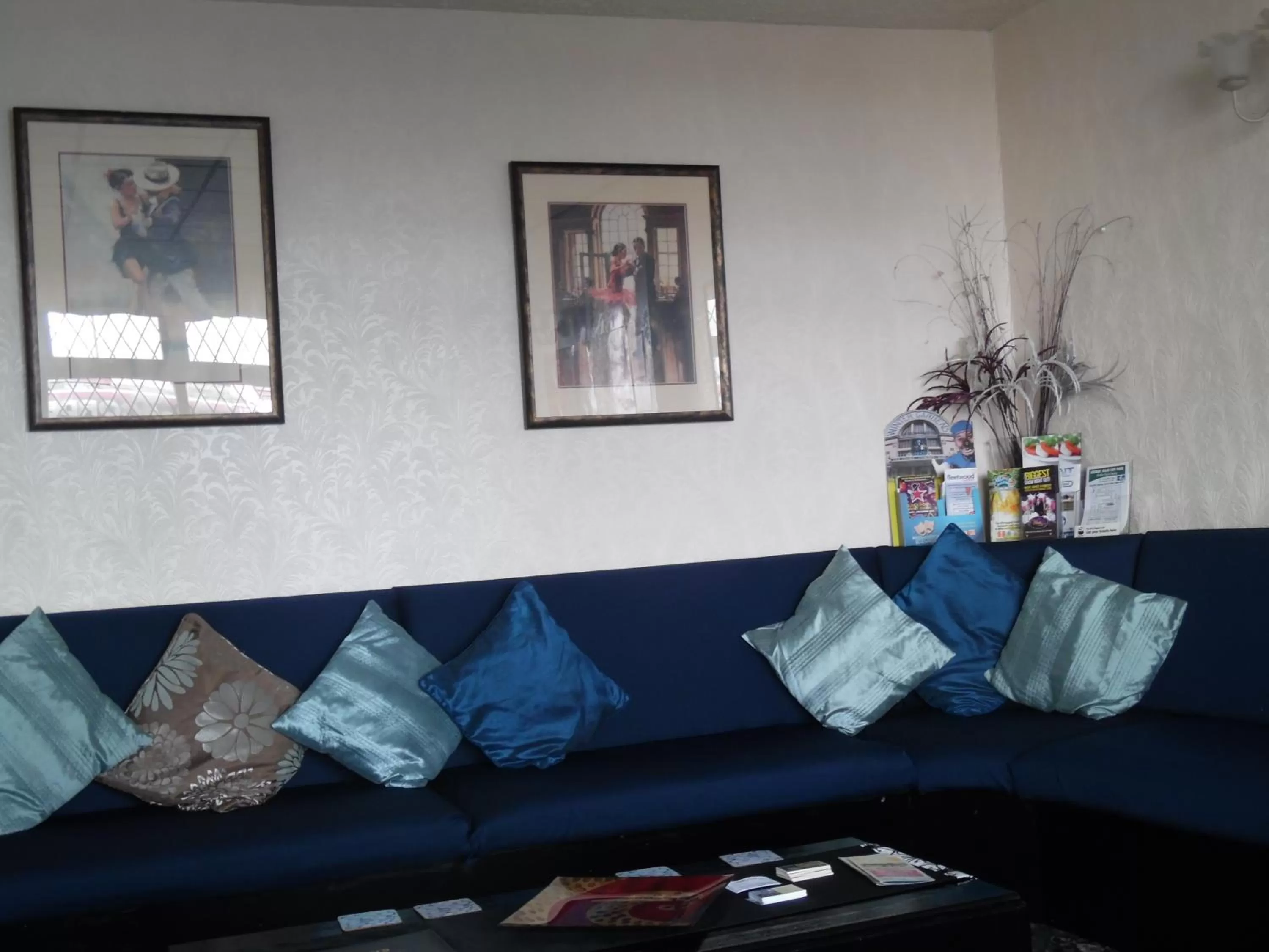 Bedroom, Seating Area in Alondra Hotel