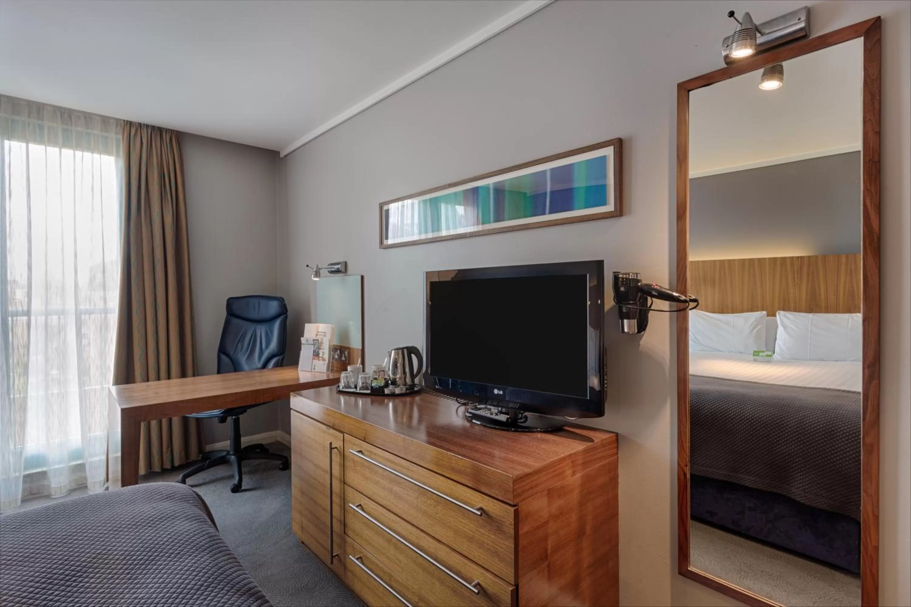 TV and multimedia in Holiday Inn London Camden Lock by IHG