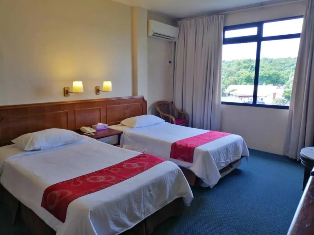 Bed in Pacific Orient Hotel ( 凯富大酒店 )