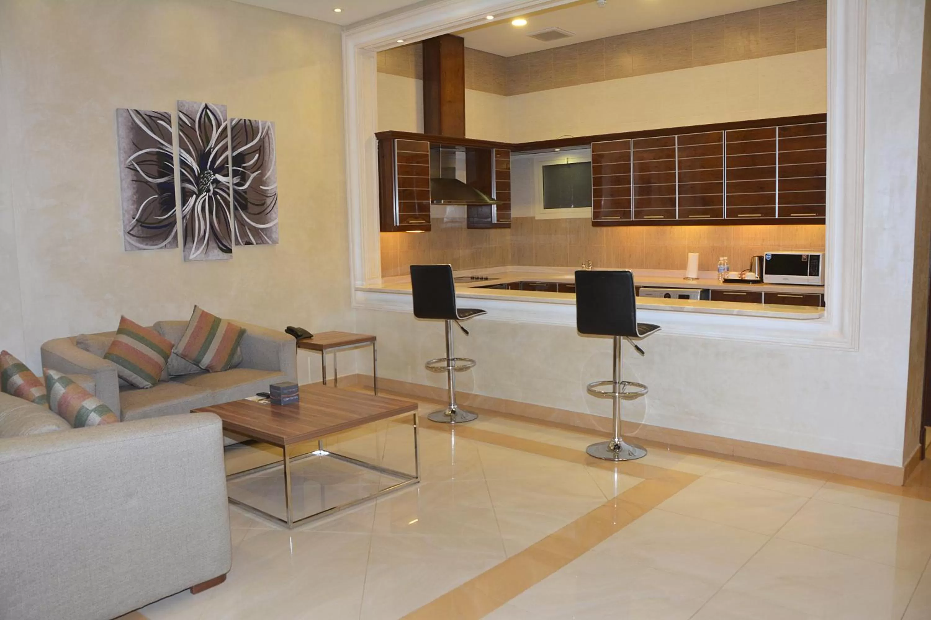Kitchen or kitchenette in Mandarin Alshamal Hotel Apartments