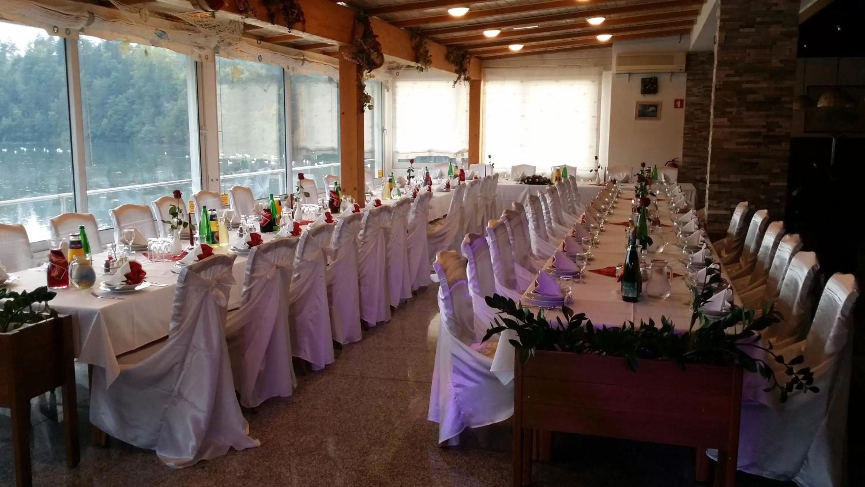 Restaurant/places to eat, Banquet Facilities in Gostisce Jezero