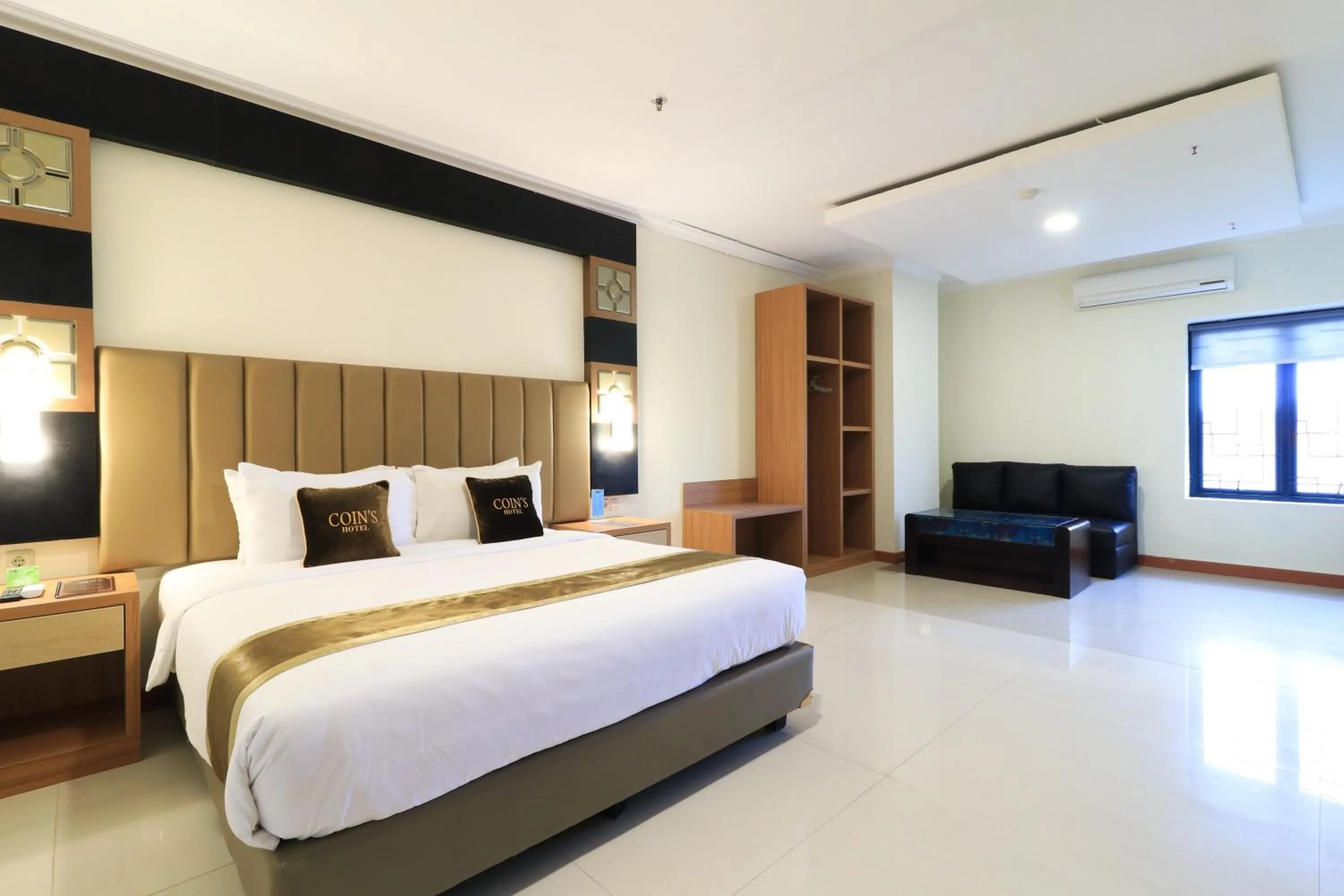 Bedroom, Bed in Coins Hotel Jakarta