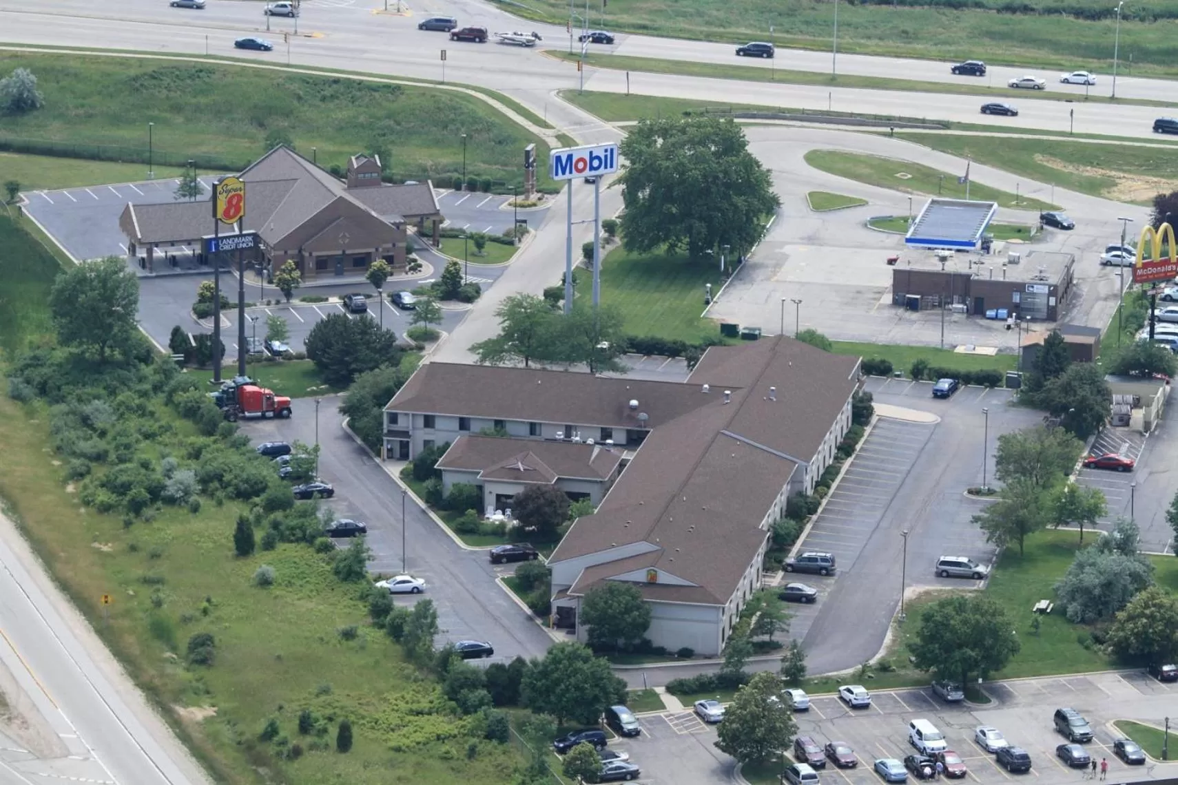 Bird's eye view in Super 8 by Wyndham Germantown/Milwaukee