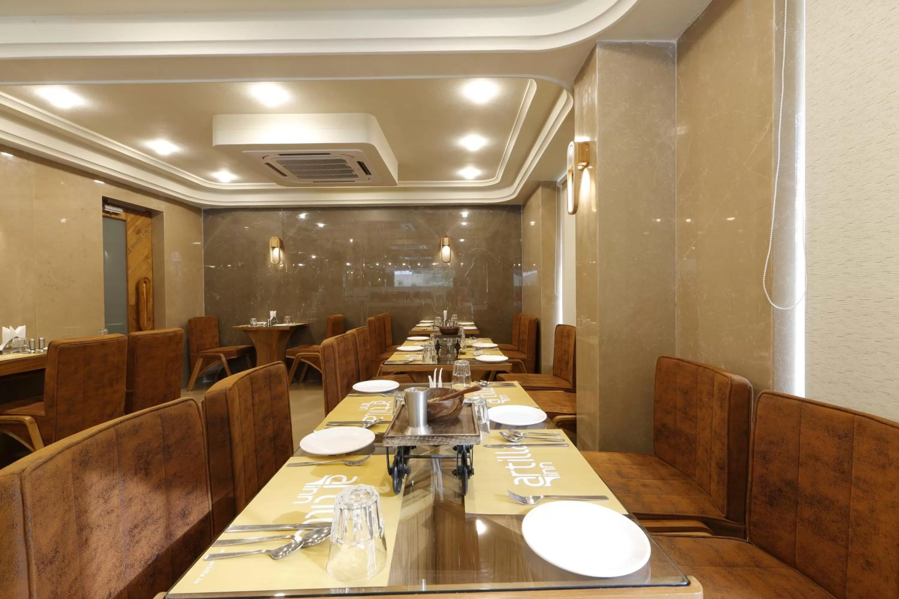 Restaurant/places to eat in Artilla Inn