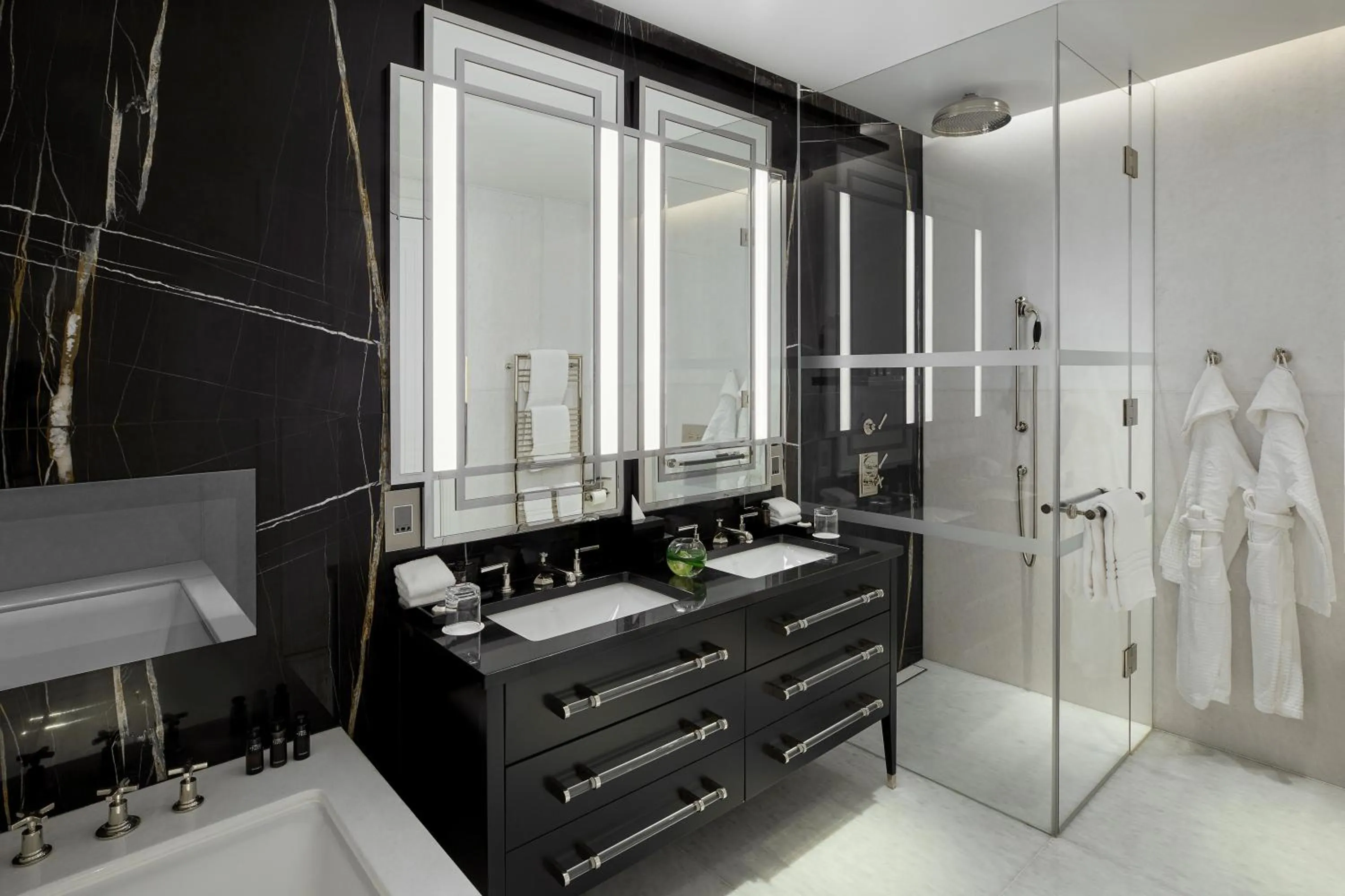 Bathroom in Four Seasons Hotel London at Tower Bridge