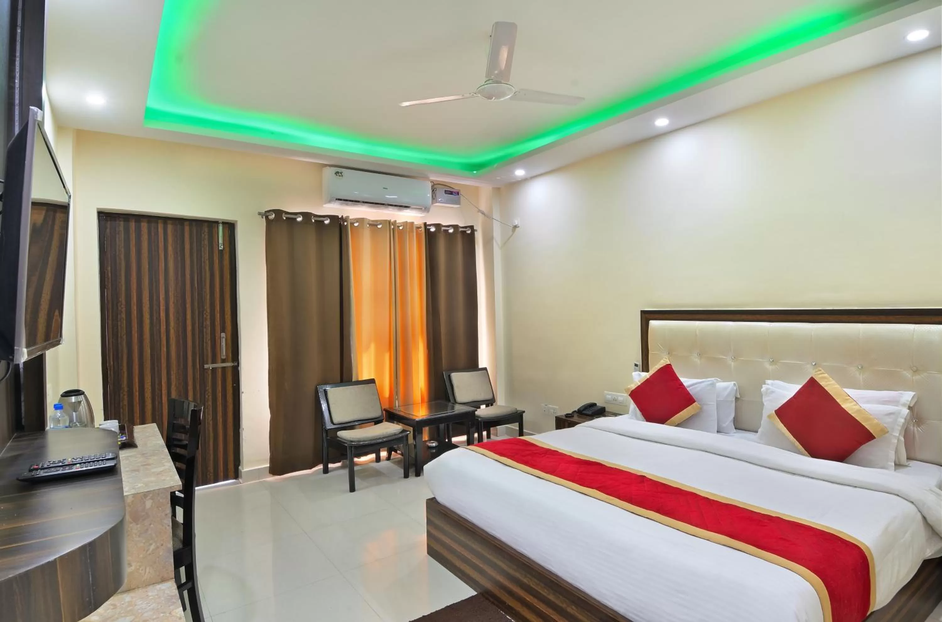 Bedroom, Bed in Hotel Bliss Valley - Hotel in Dharamshala