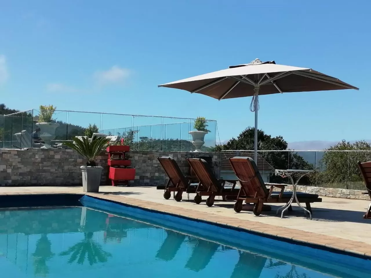 Swimming pool in Issaquena Heights Boutique Hotel