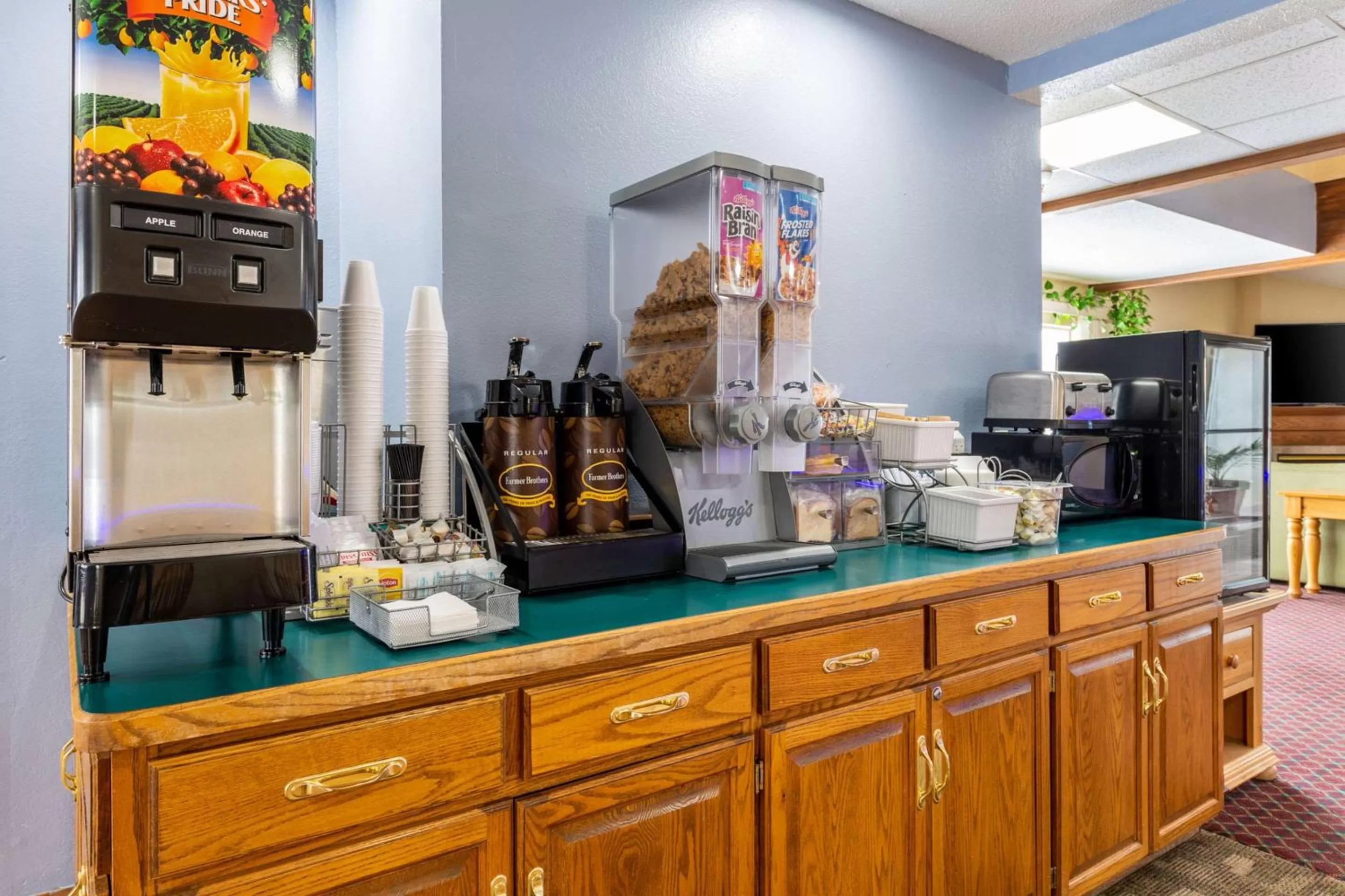 Restaurant/places to eat in Rodeway Inn Milaca