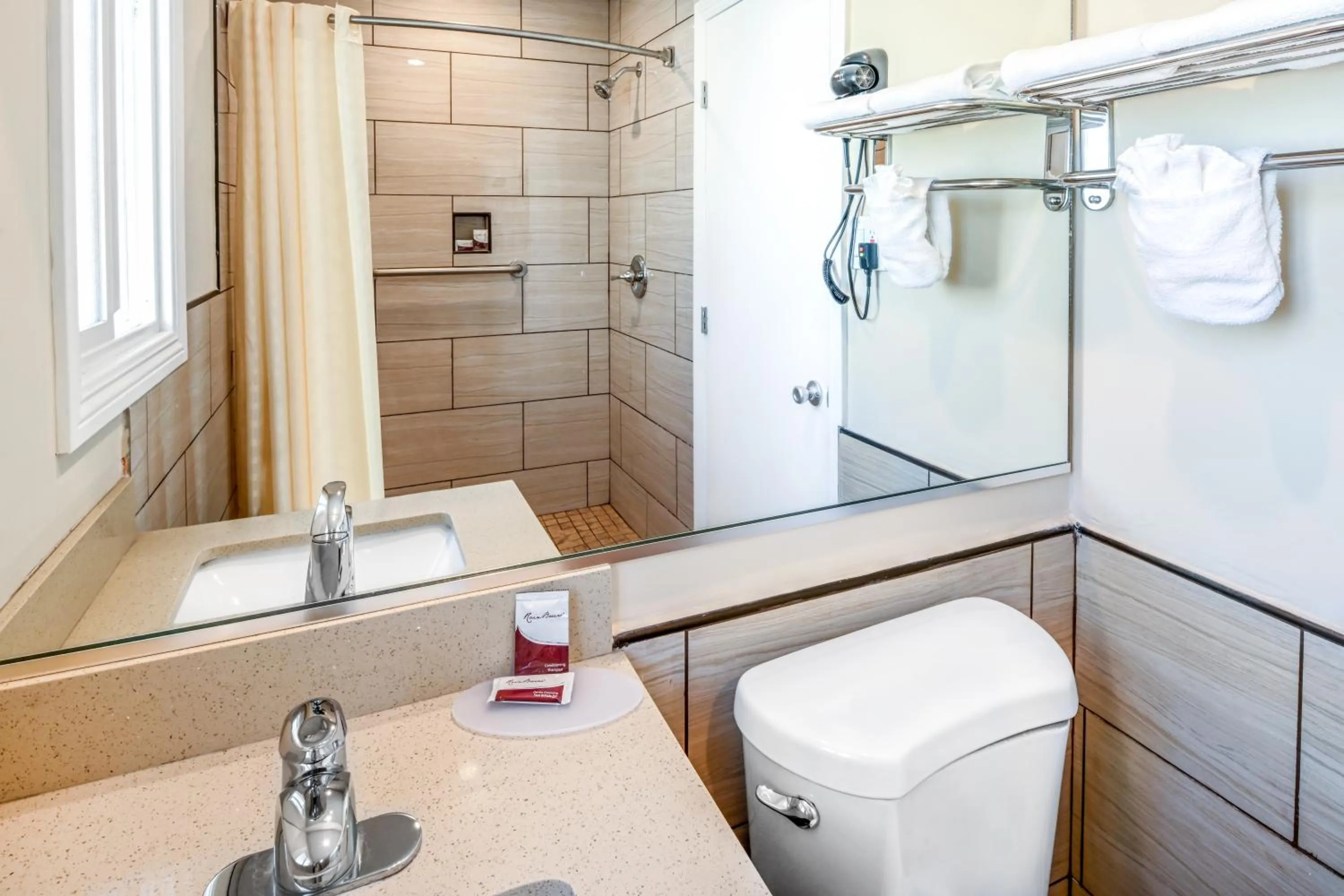 Bathroom in Sea Rock Inn - Long Beach