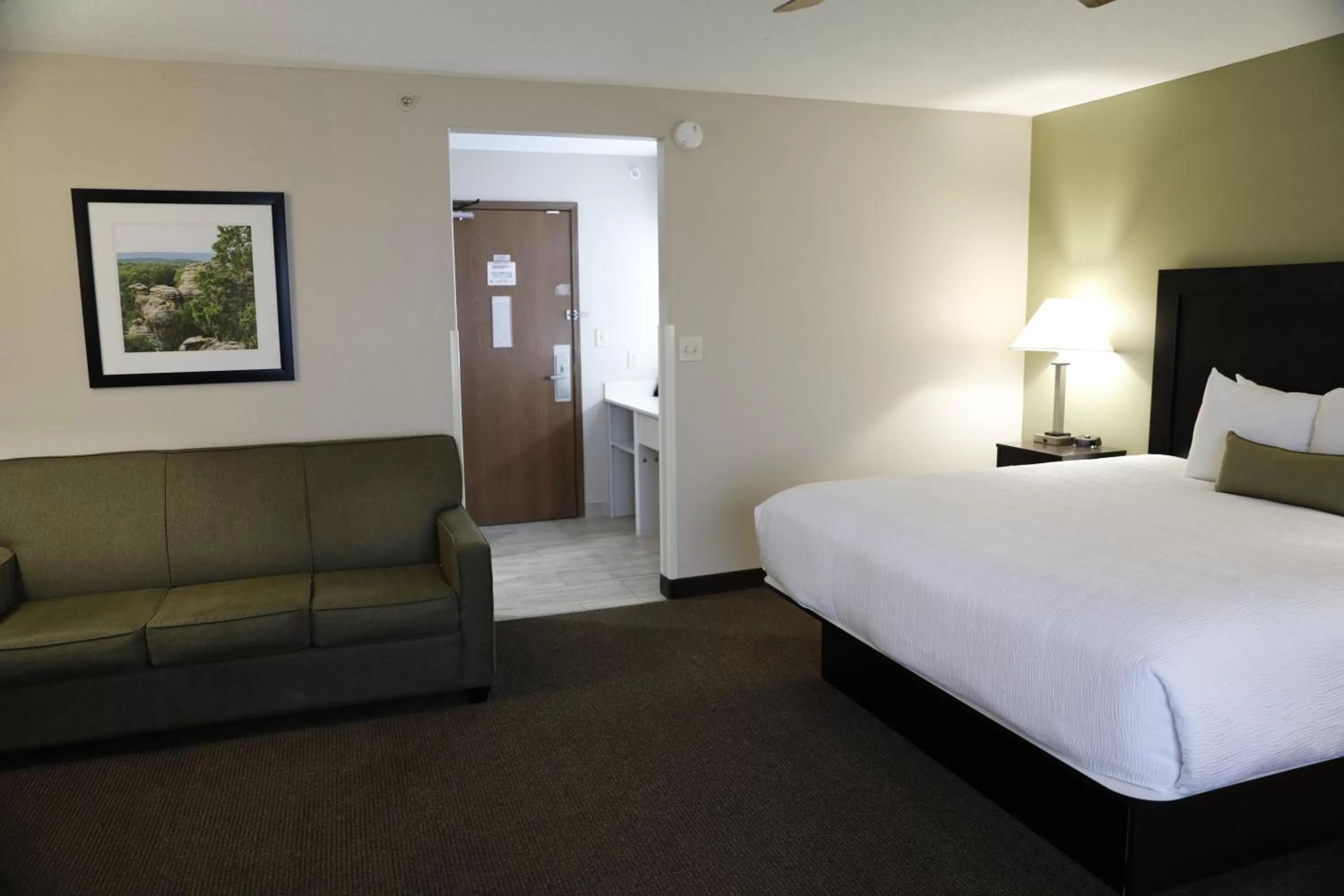 Bedroom, Bed in Baymont by Wyndham Rockford