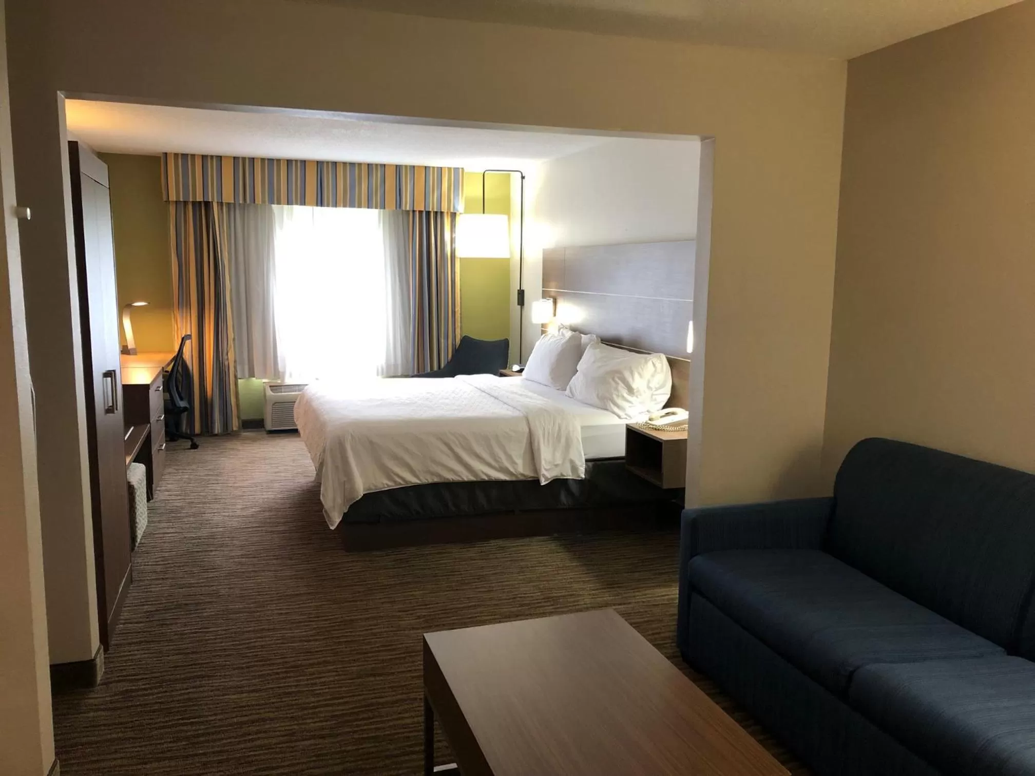 Guests, Bed in Holiday Inn Express and Suites Pikeville by IHG