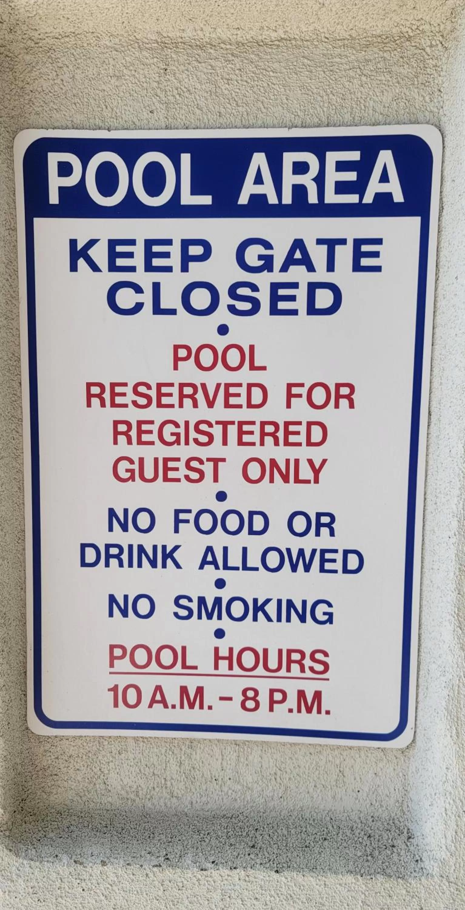 Swimming pool in Beachwalker Inn & Suites