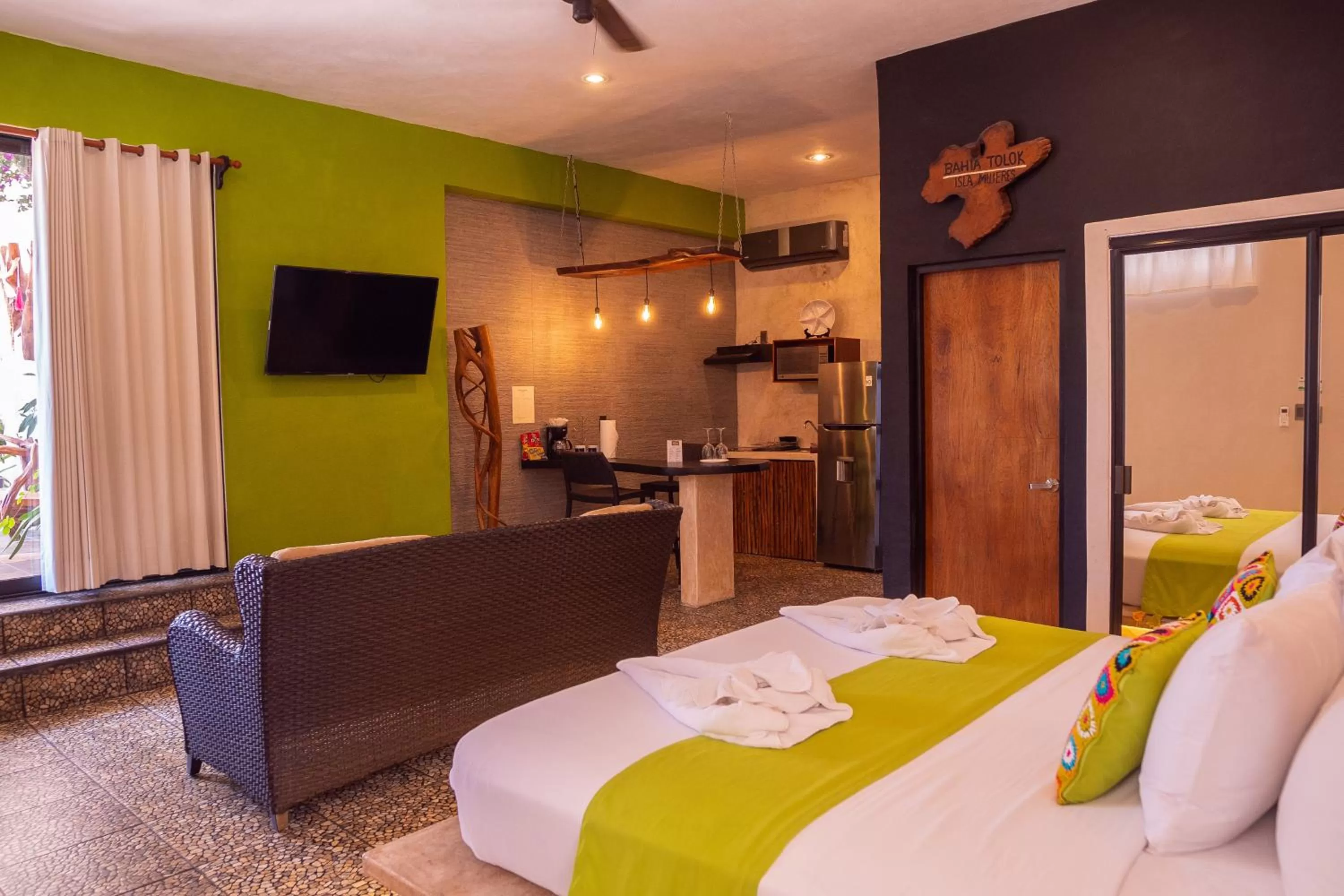 Photo of the whole room, Bed in Bahia Tolok