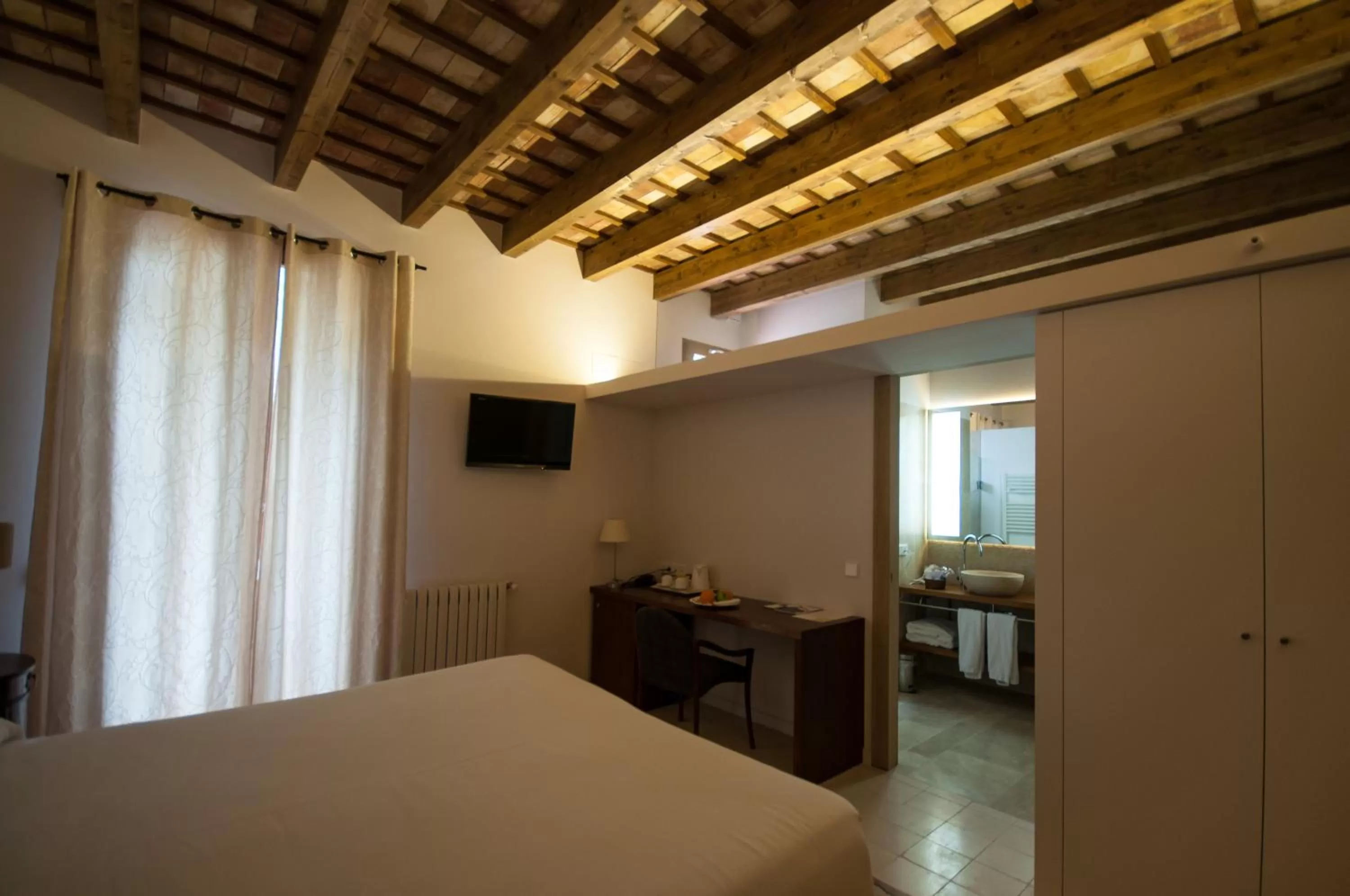 Photo of the whole room, Bed in Mont-Sant