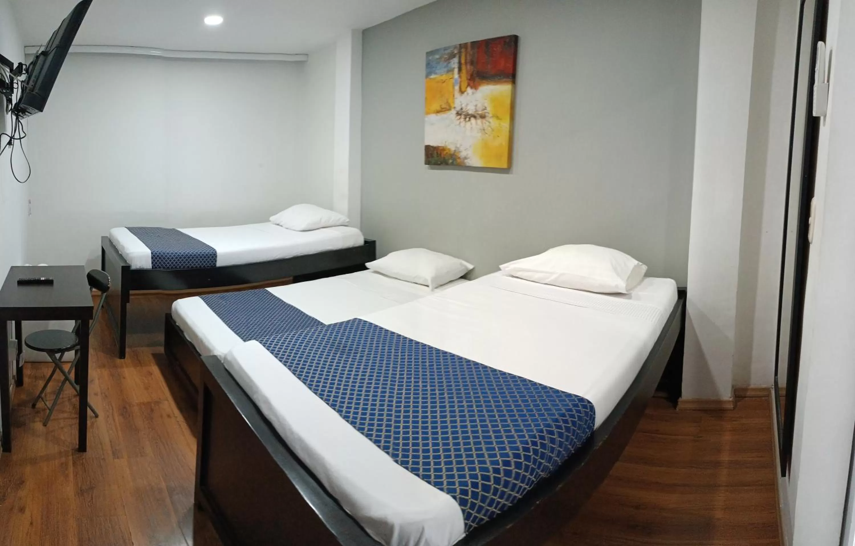 Toilet, Bed in Hotel Travelers Sport