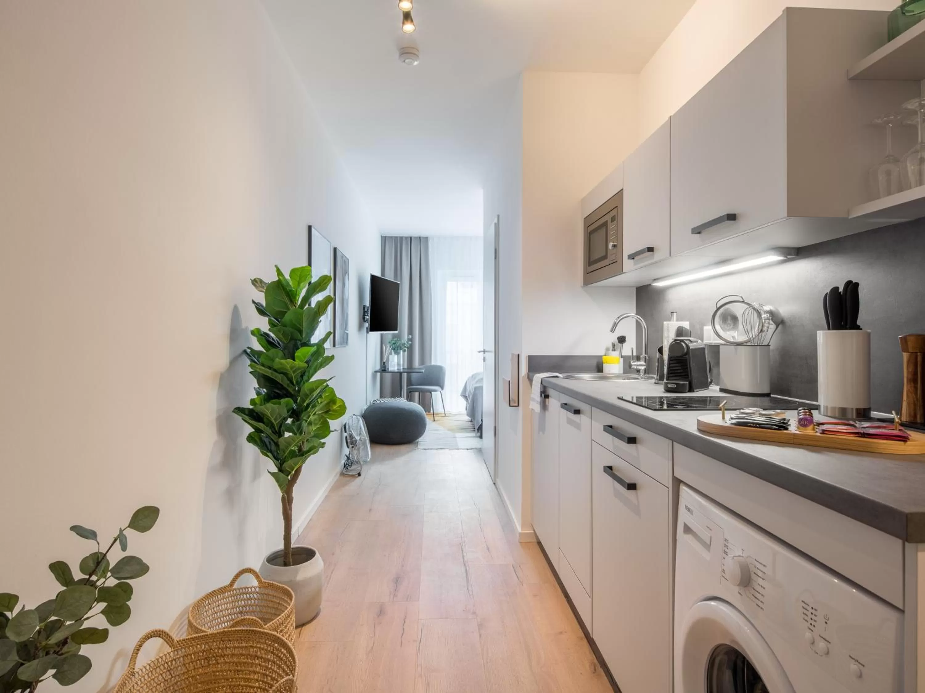 Kitchen or kitchenette in Limehome Frankfurt Gutleutstraße - Digital Access