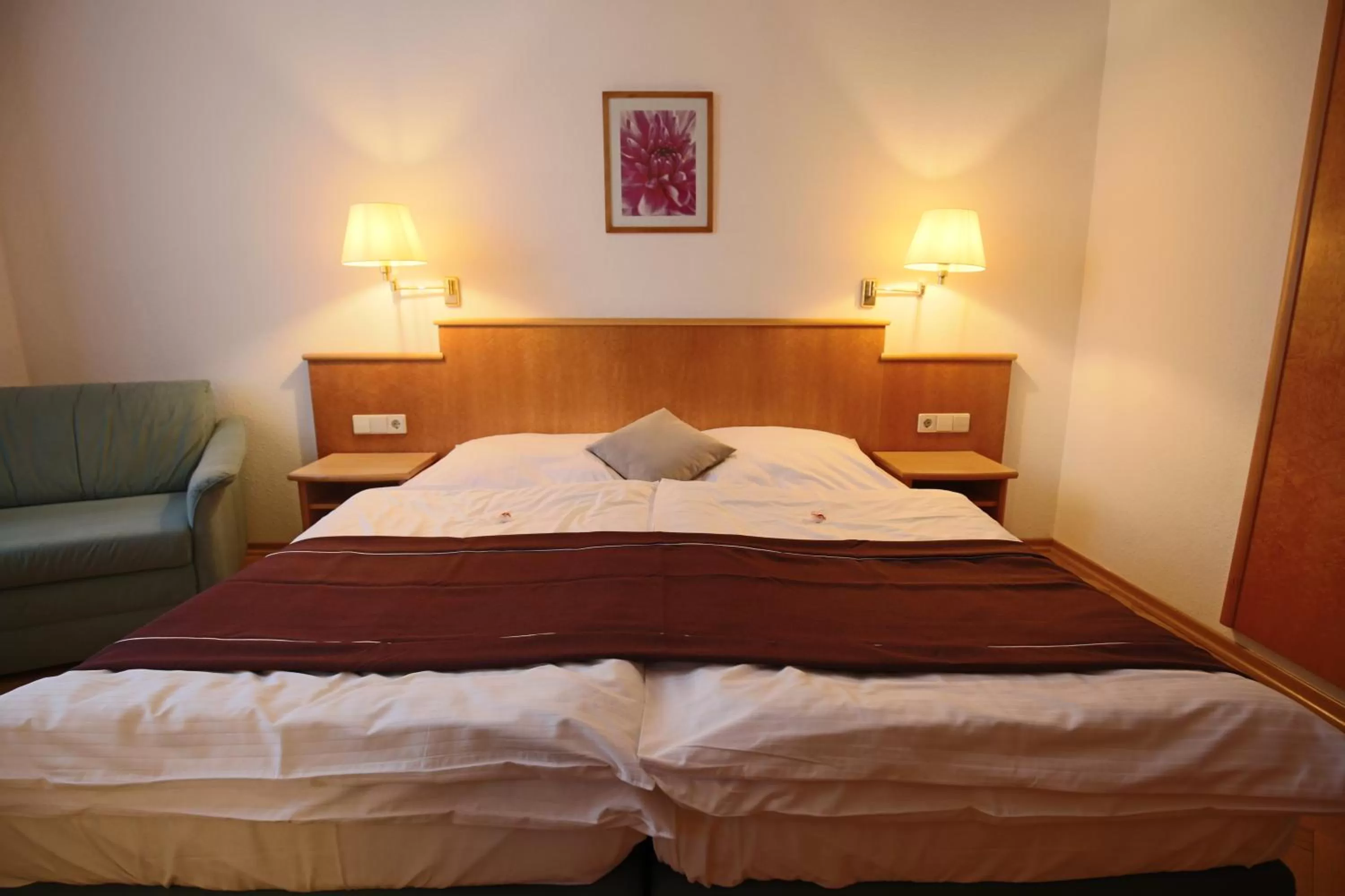 Bed in Hotel Restaurant Hambacher WInzer