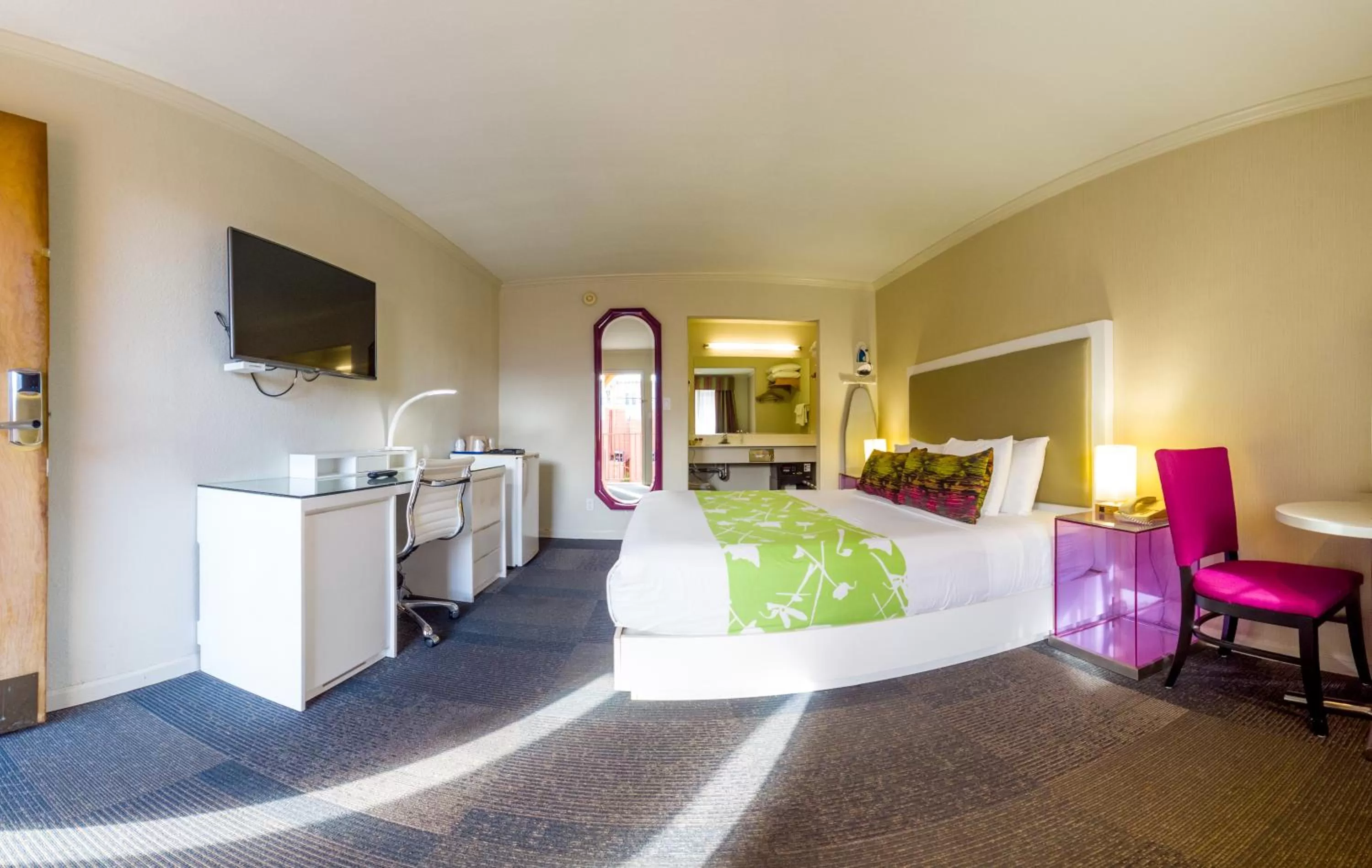 Photo of the whole room, Bed in Inn at Golden Gate