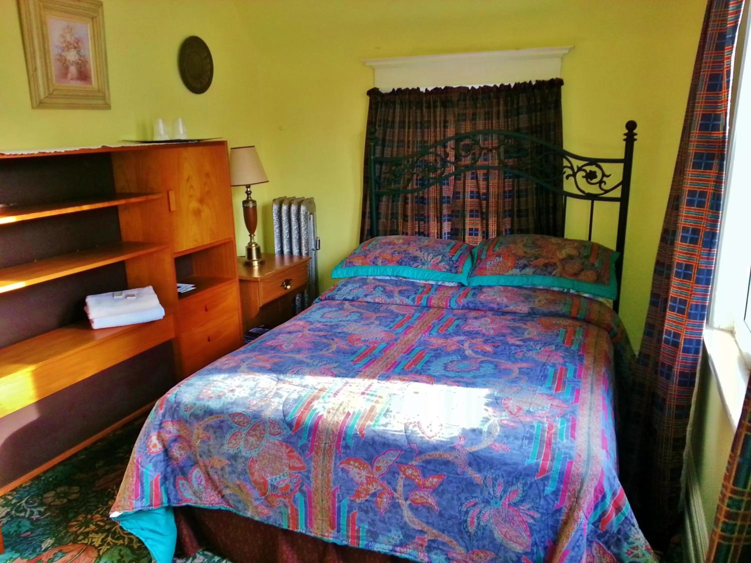 Bed in Harbor House Bed and Breakfast