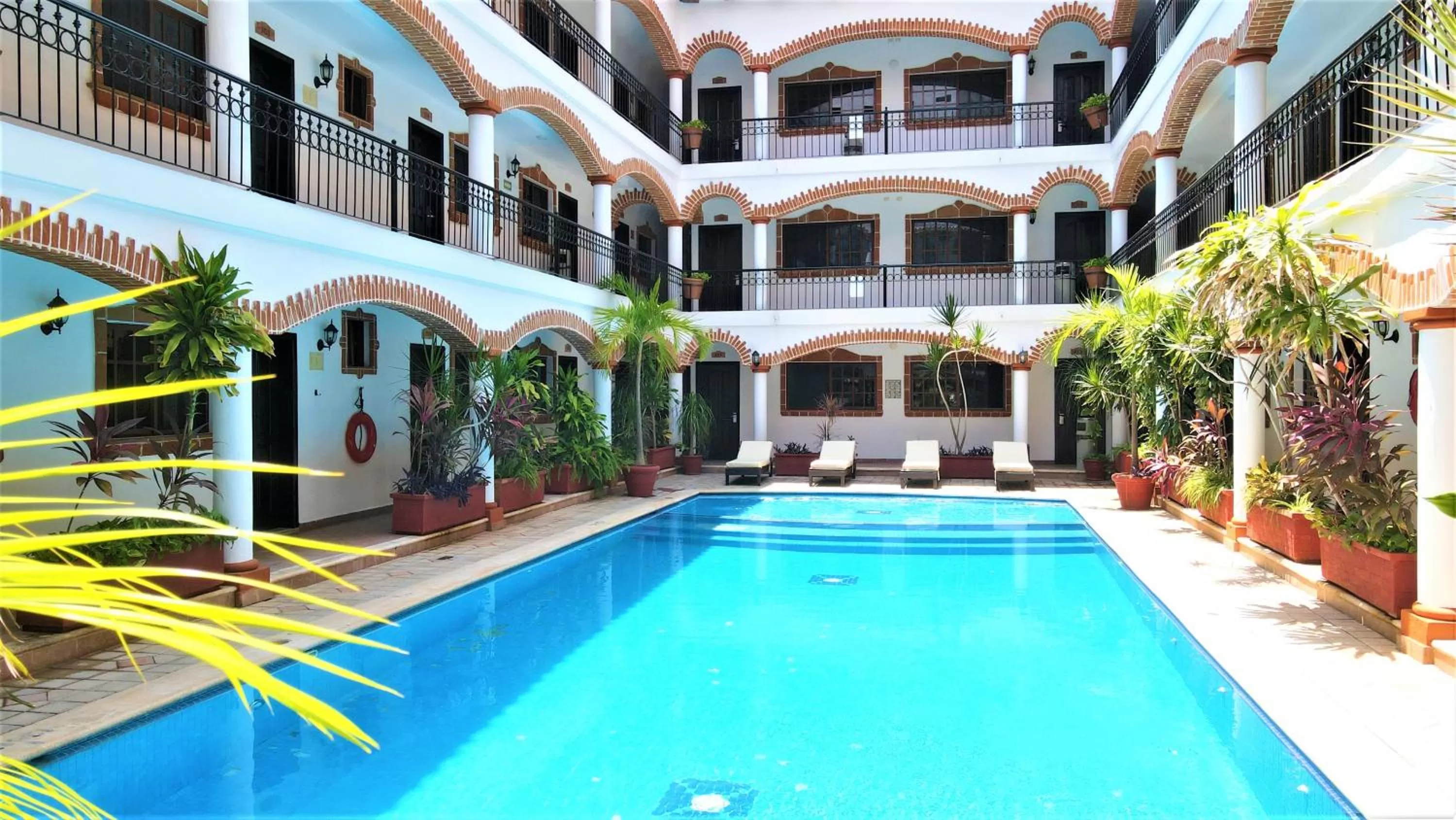 Swimming pool in Hotel Colonial Playa del Carmen