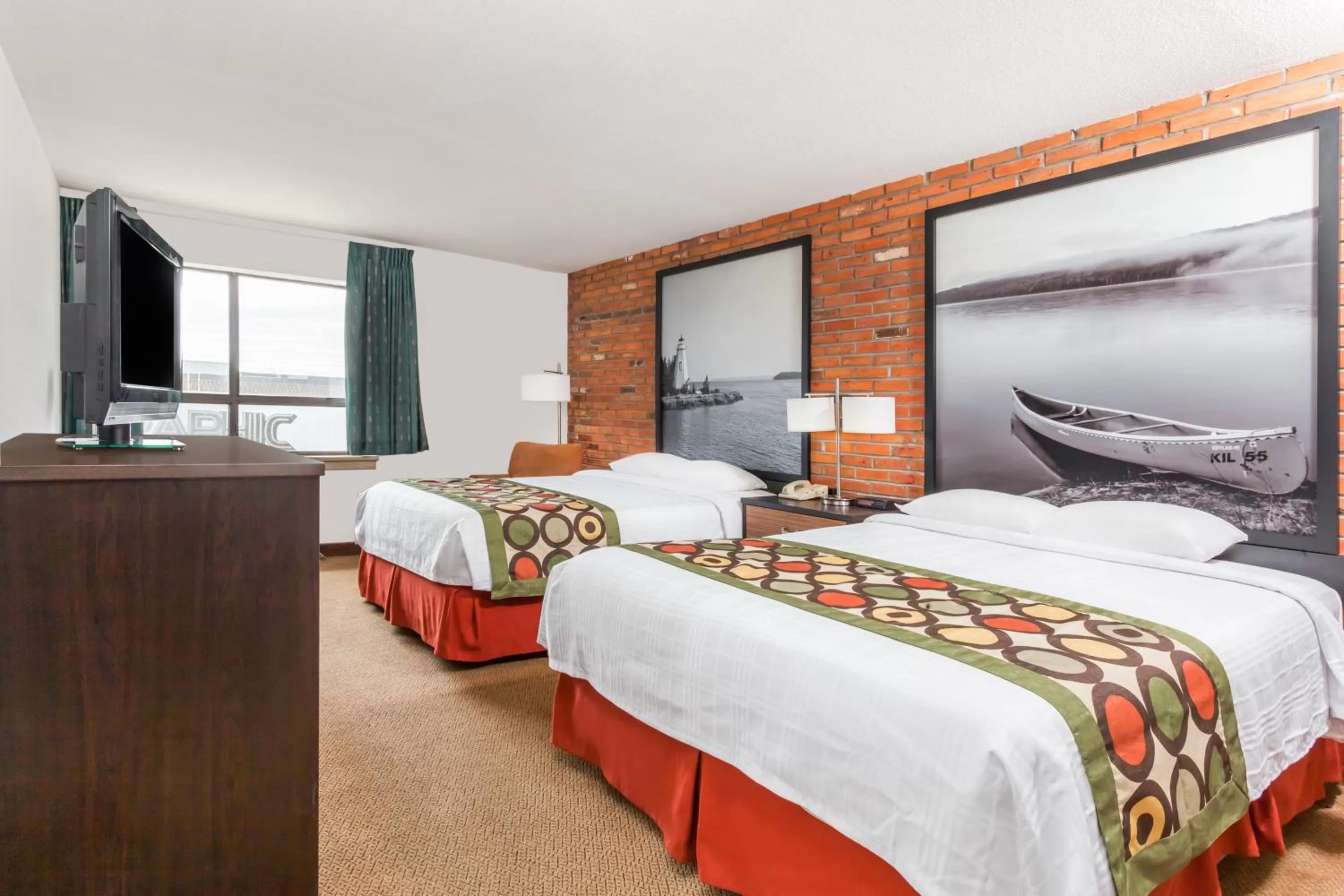 Bedroom, Bed in Super 8 by Wyndham Sudbury ON