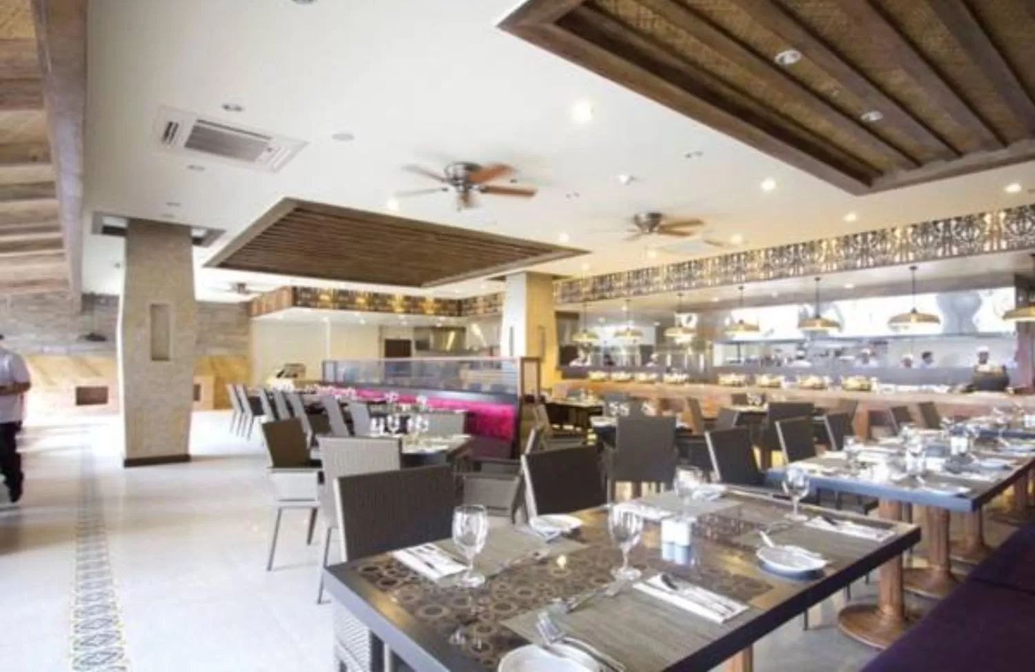 Restaurant/places to eat in The Bellevue Resort