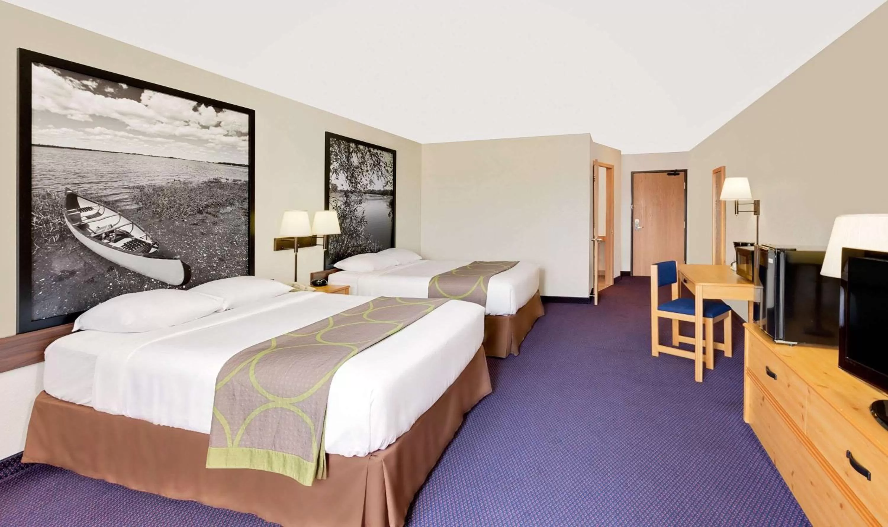 Photo of the whole room, Bed in Super 8 by Wyndham St. James