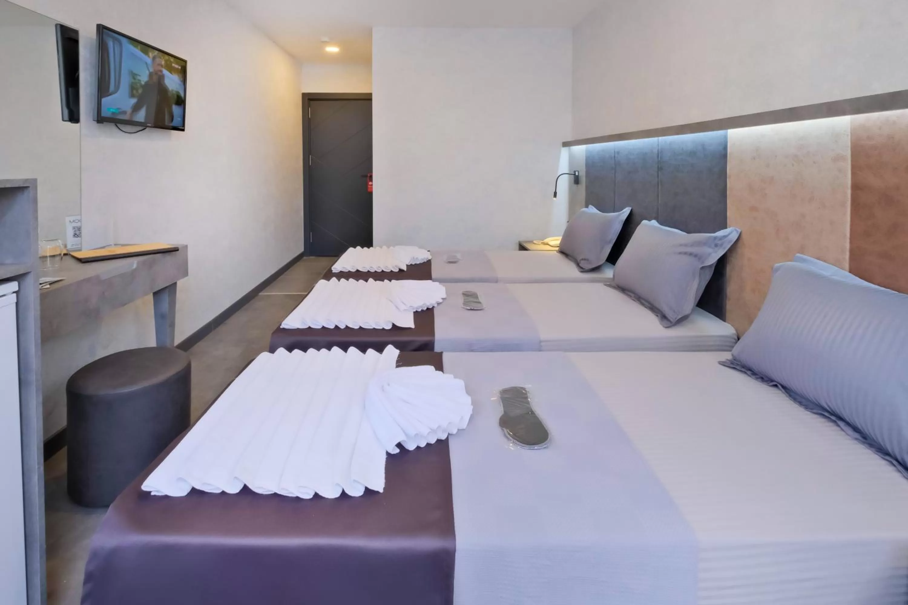 Bed in The Queen Hotel