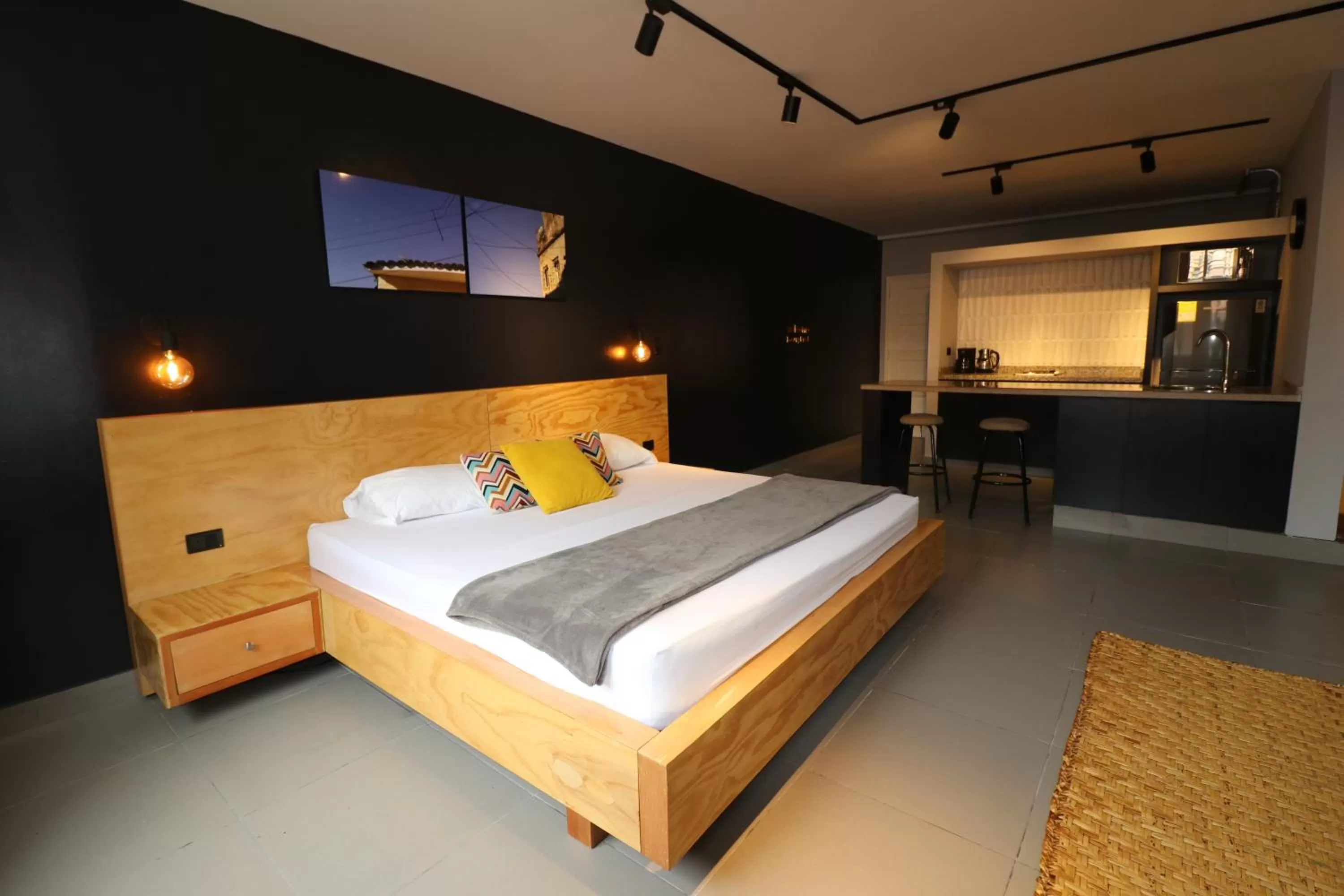 Bed in 554 Apartments